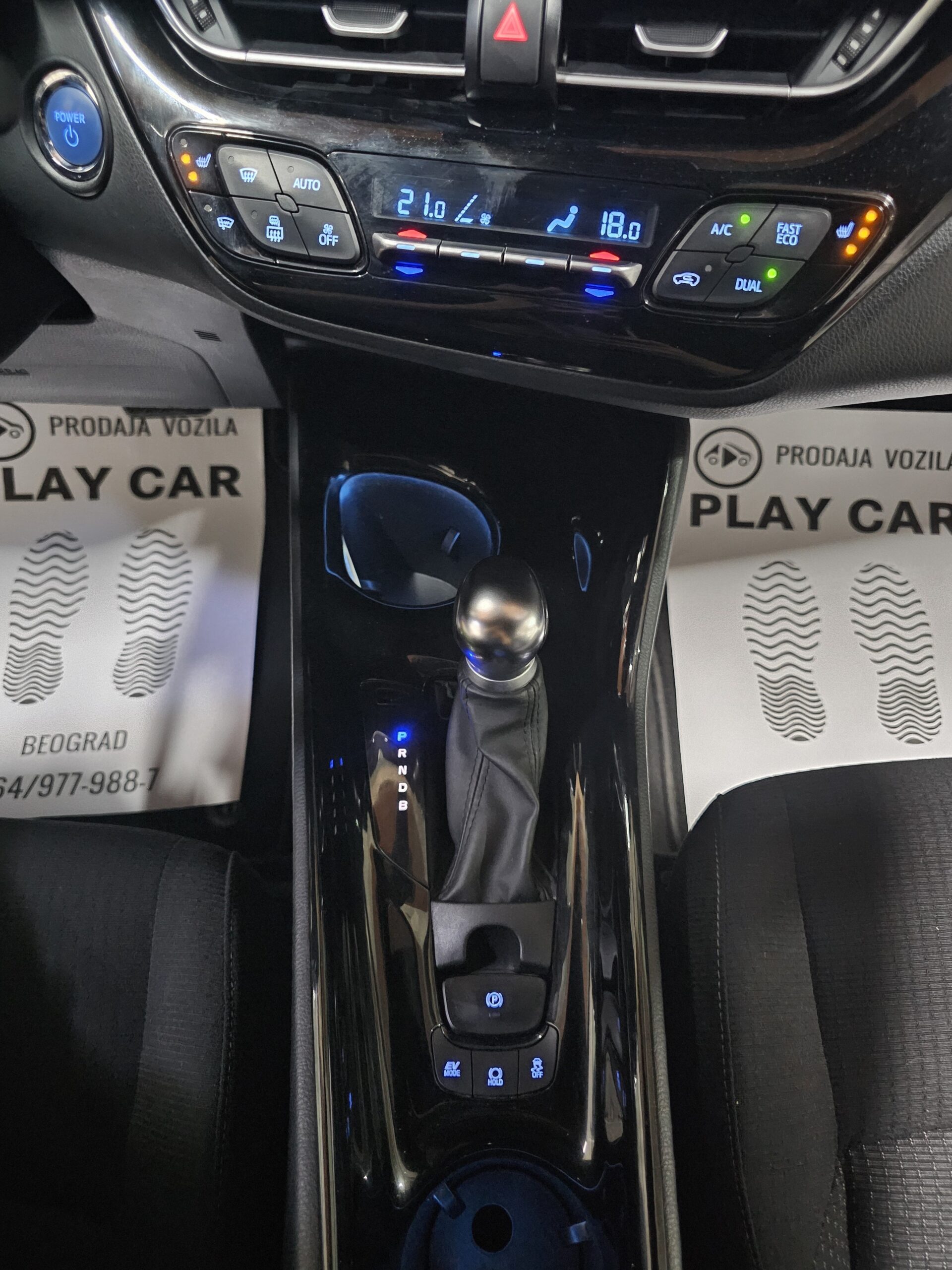 
								Toyota C-HR full									