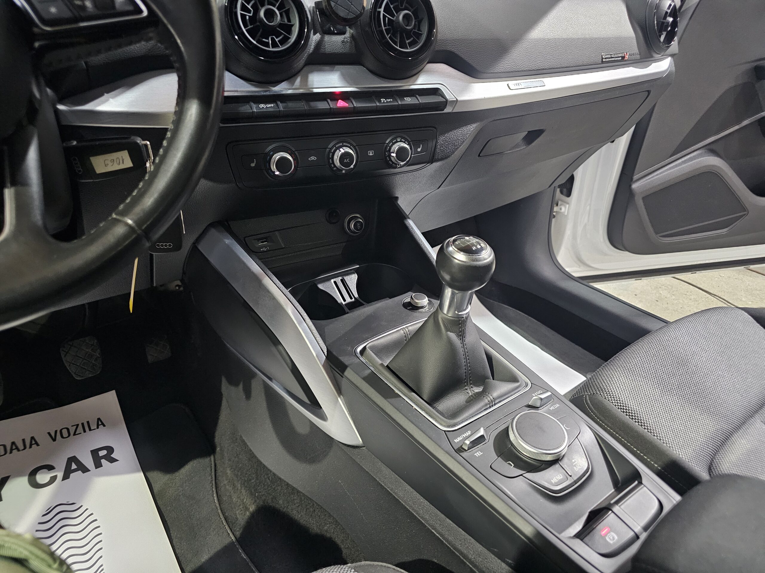 
								Audi Q2 full									