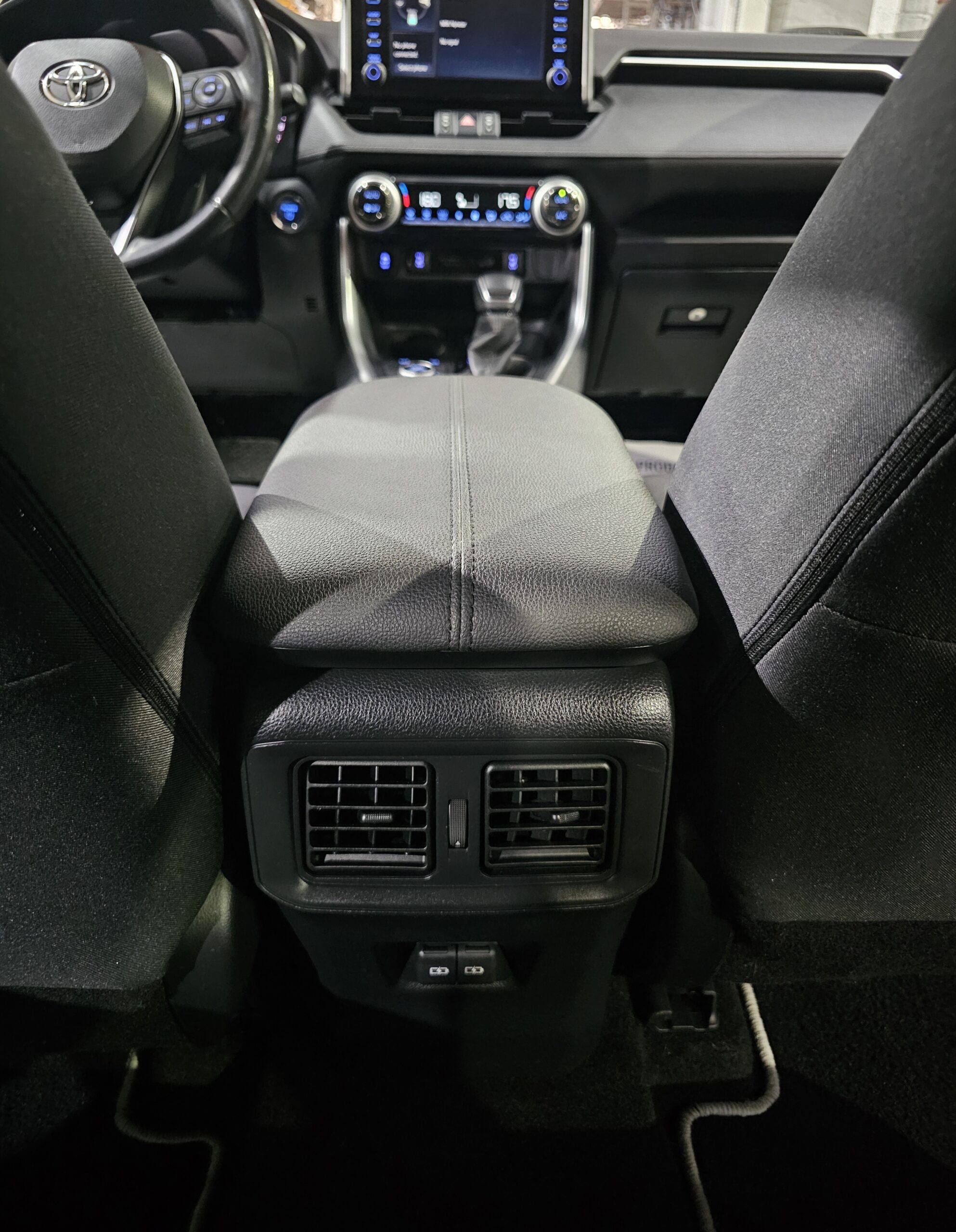 
								Toyota RAV 4 AWD/T0P full									