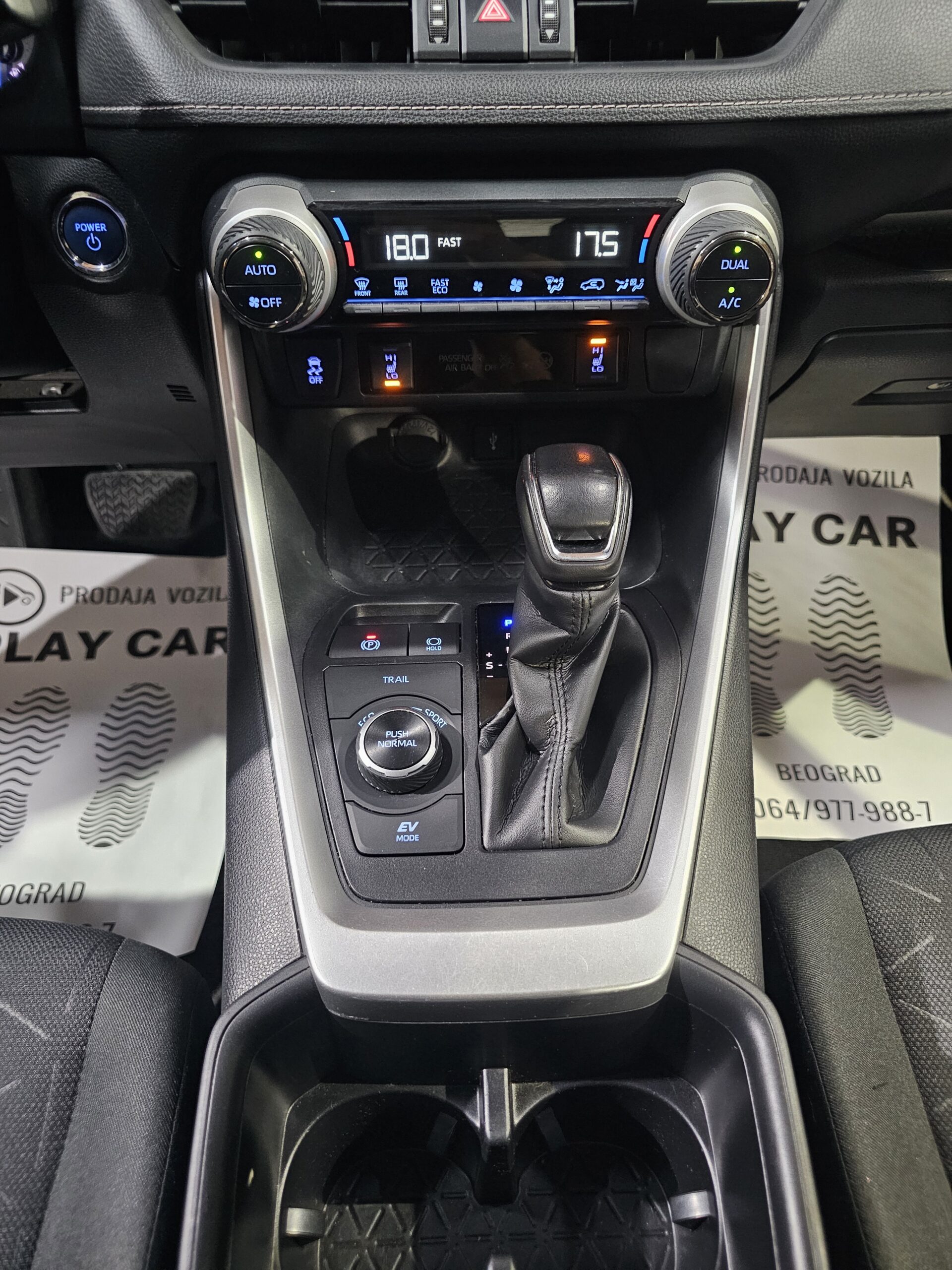 
								Toyota RAV 4 AWD/T0P full									
