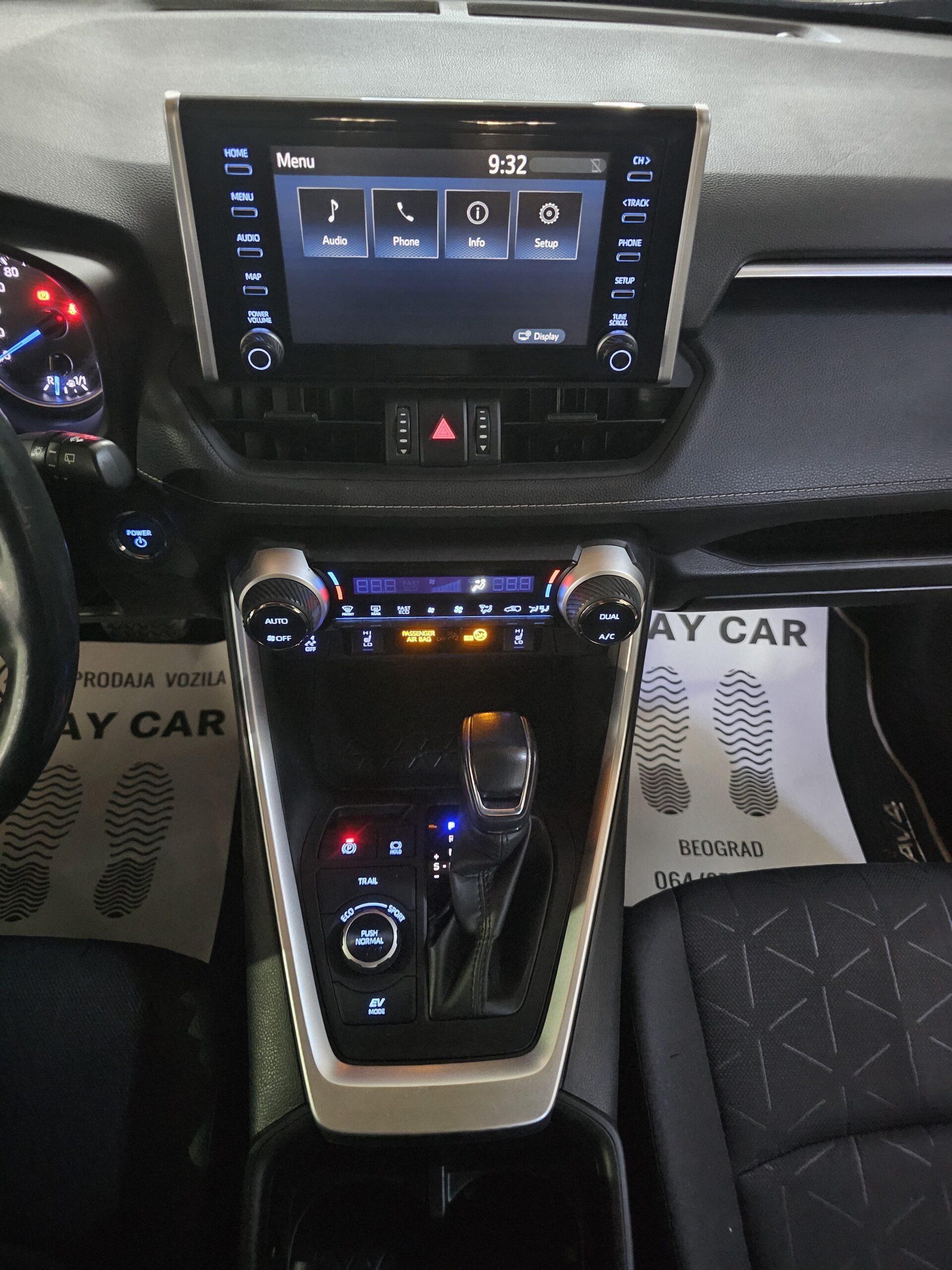 
								Toyota RAV 4 AWD/T0P full									
