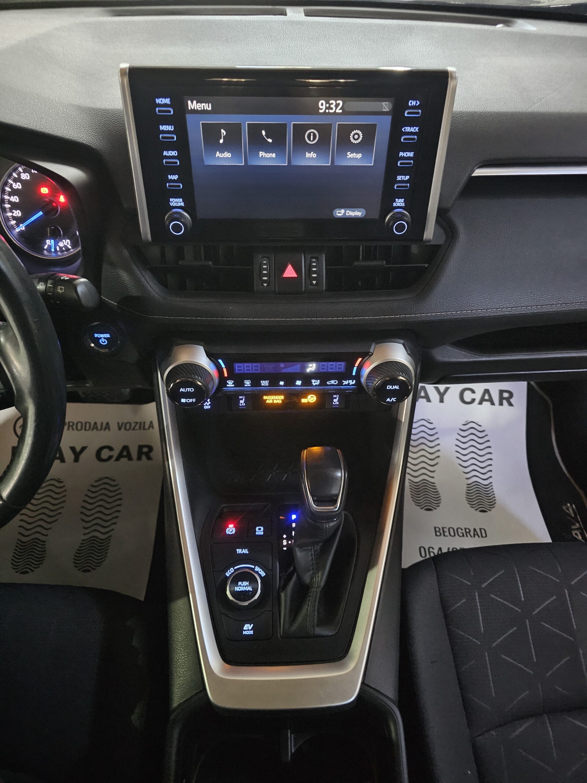 
								Toyota RAV 4 AWD/T0P full									