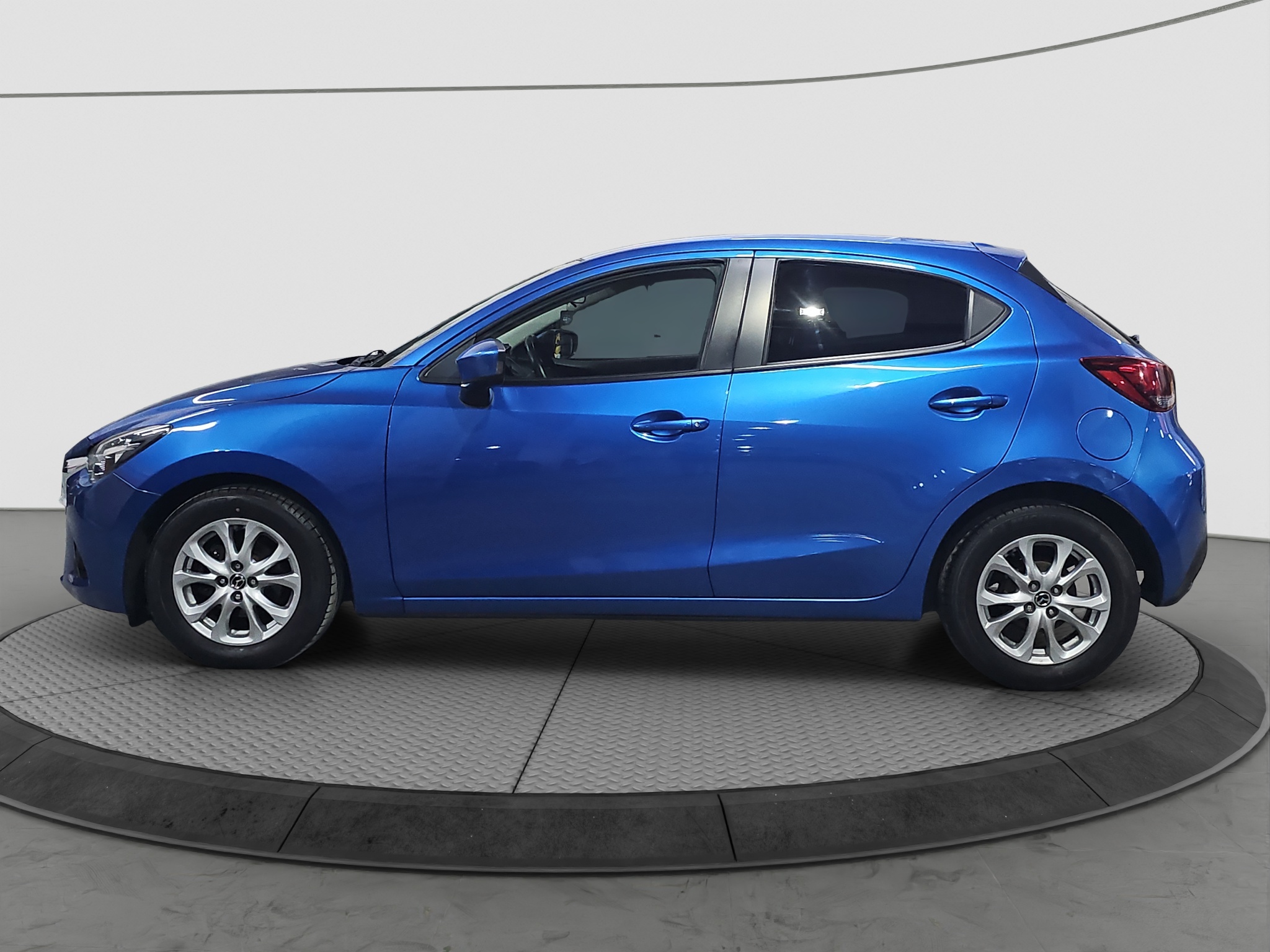 
								Mazda 2 full									