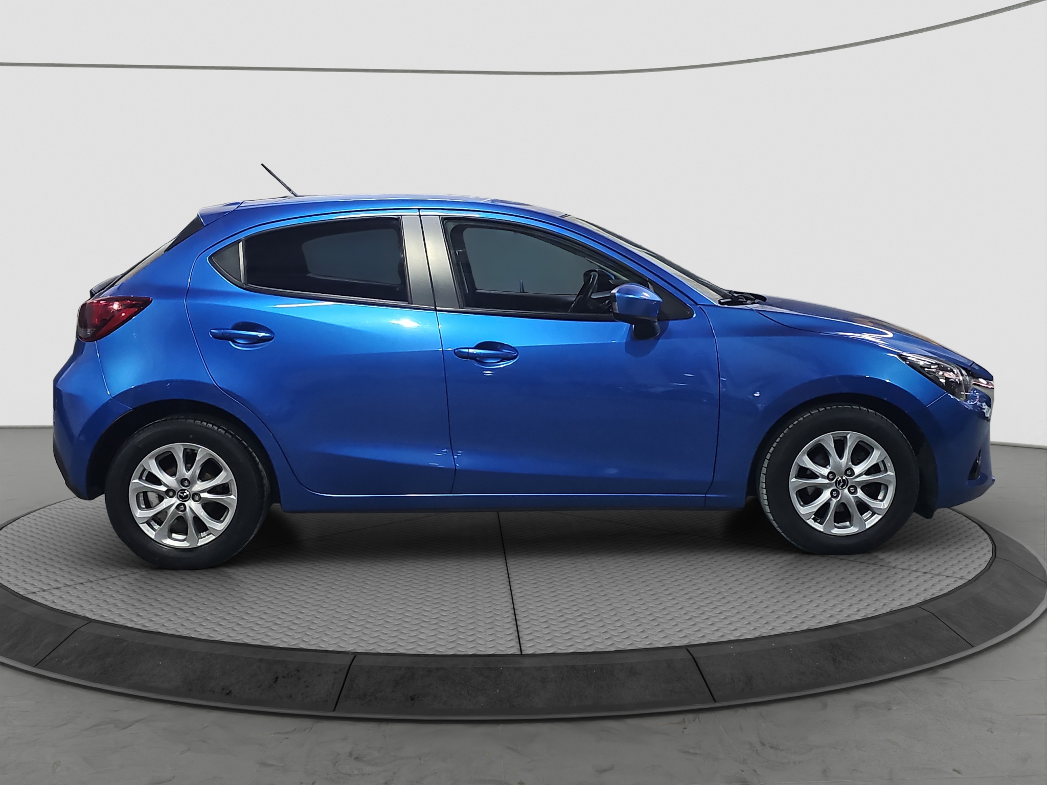 
								Mazda 2 full									