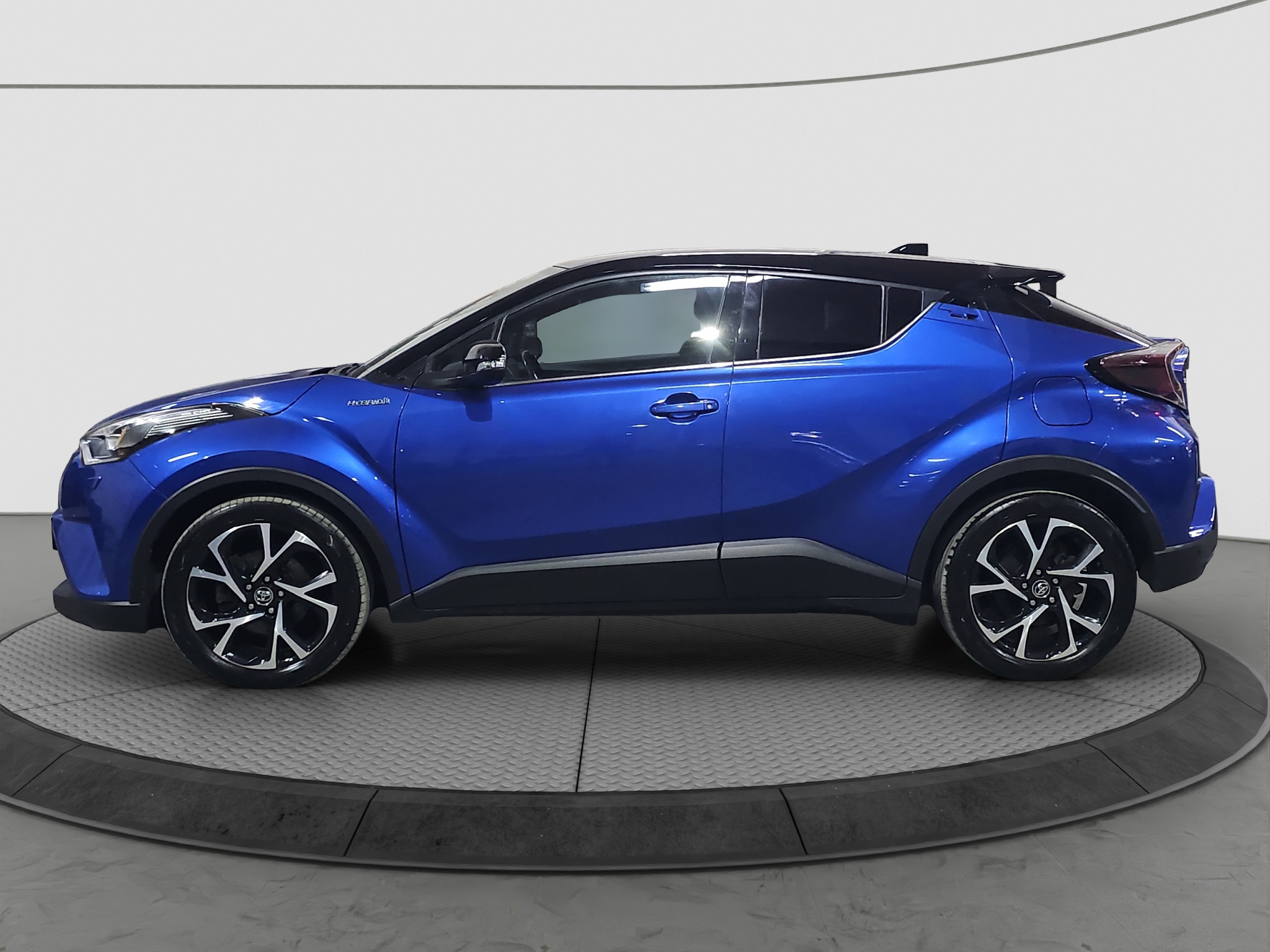 
								Toyota C-HR full									