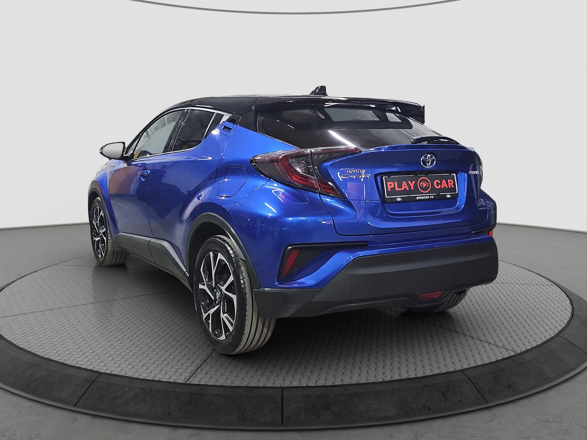 
								Toyota C-HR full									