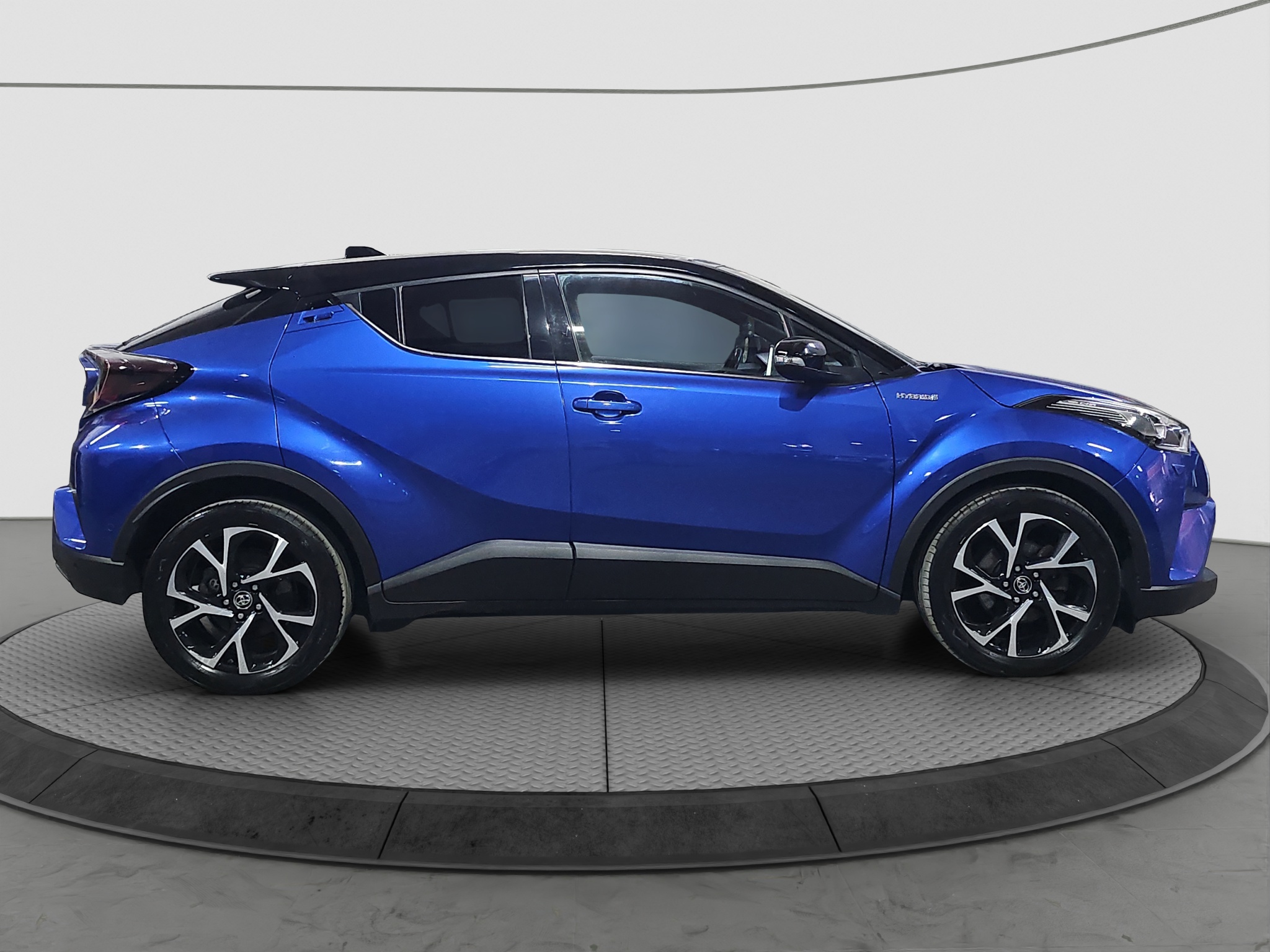 
								Toyota C-HR full									
