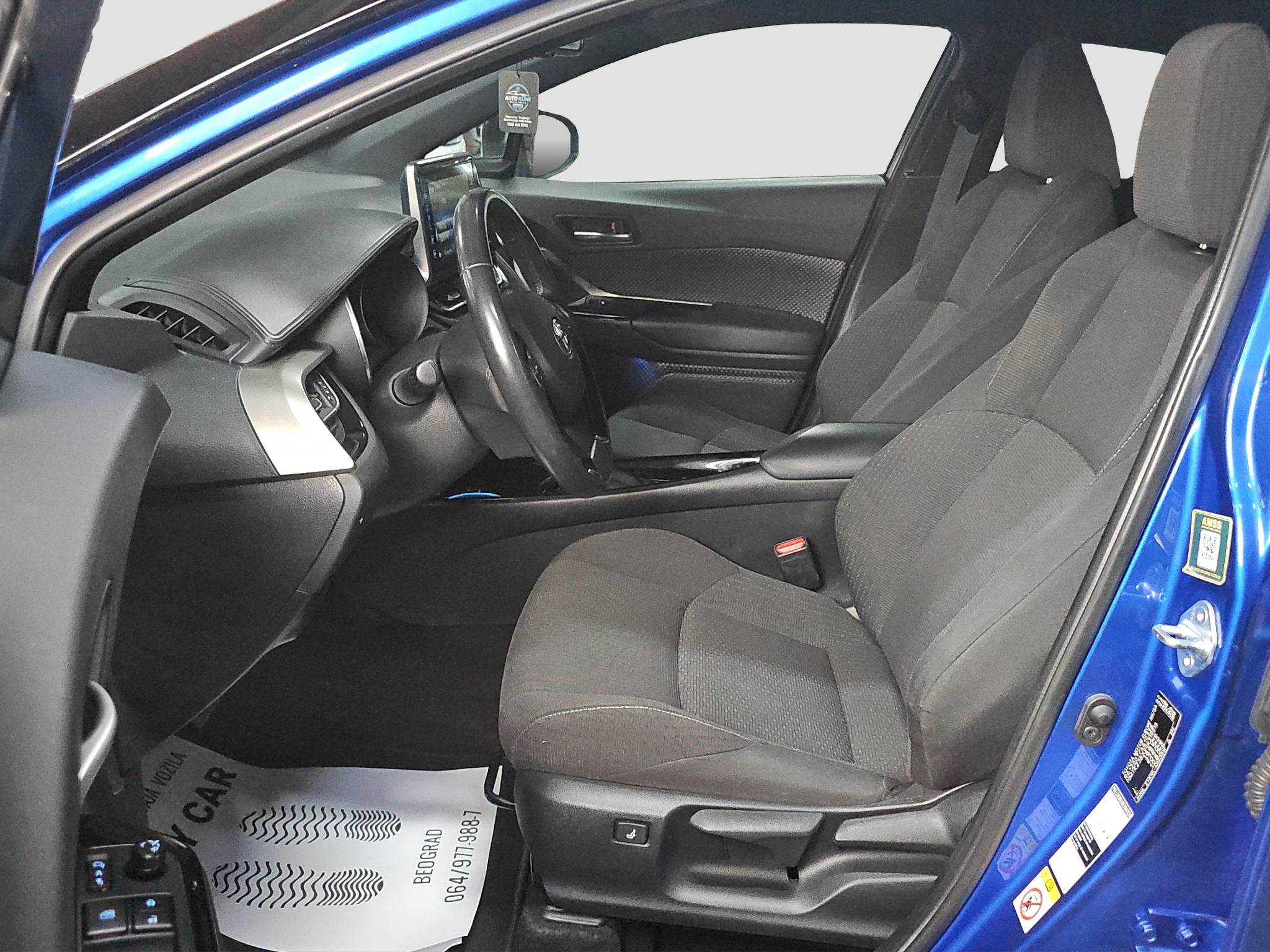 
								Toyota C-HR full									