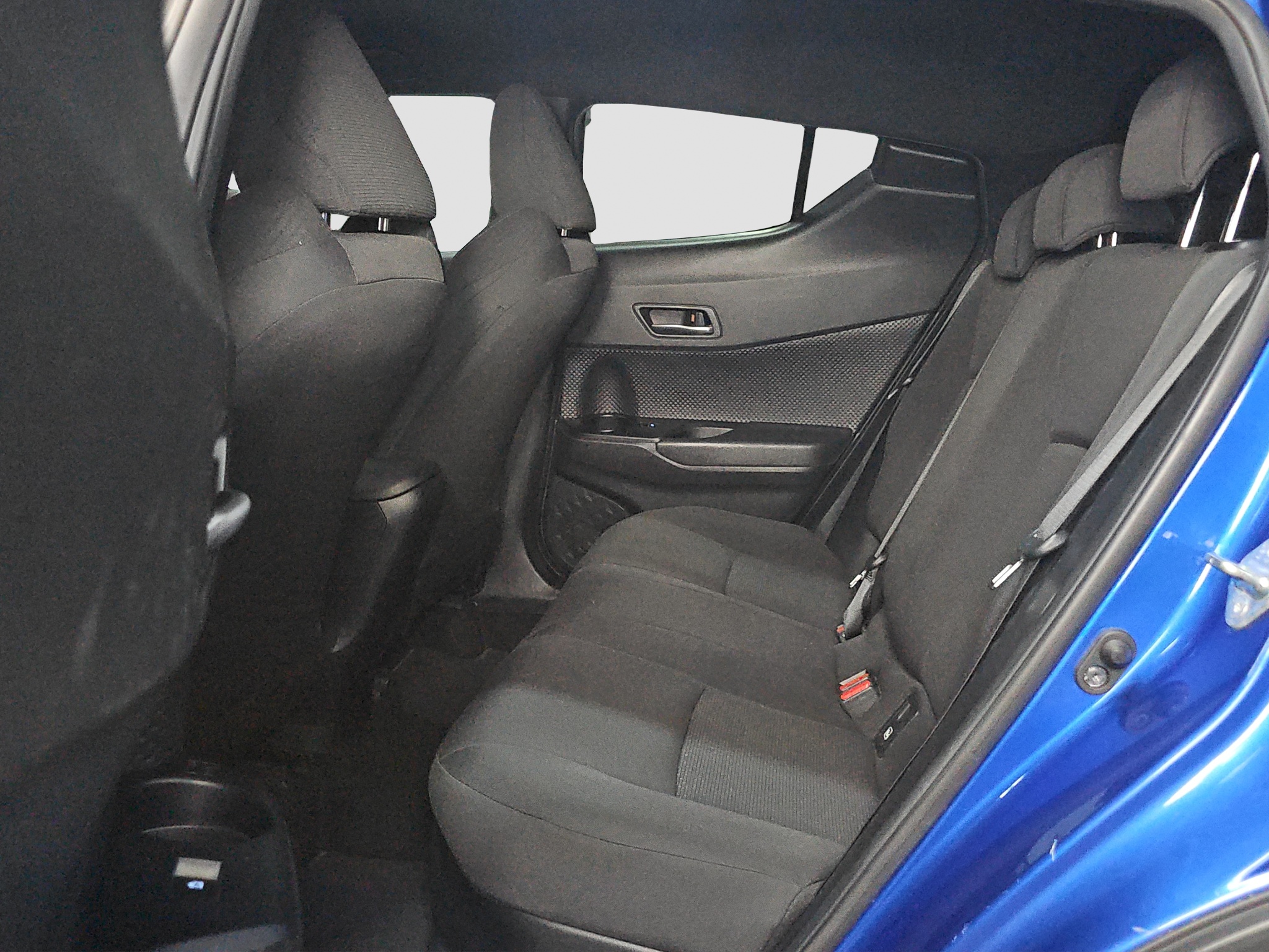 
								Toyota C-HR full									