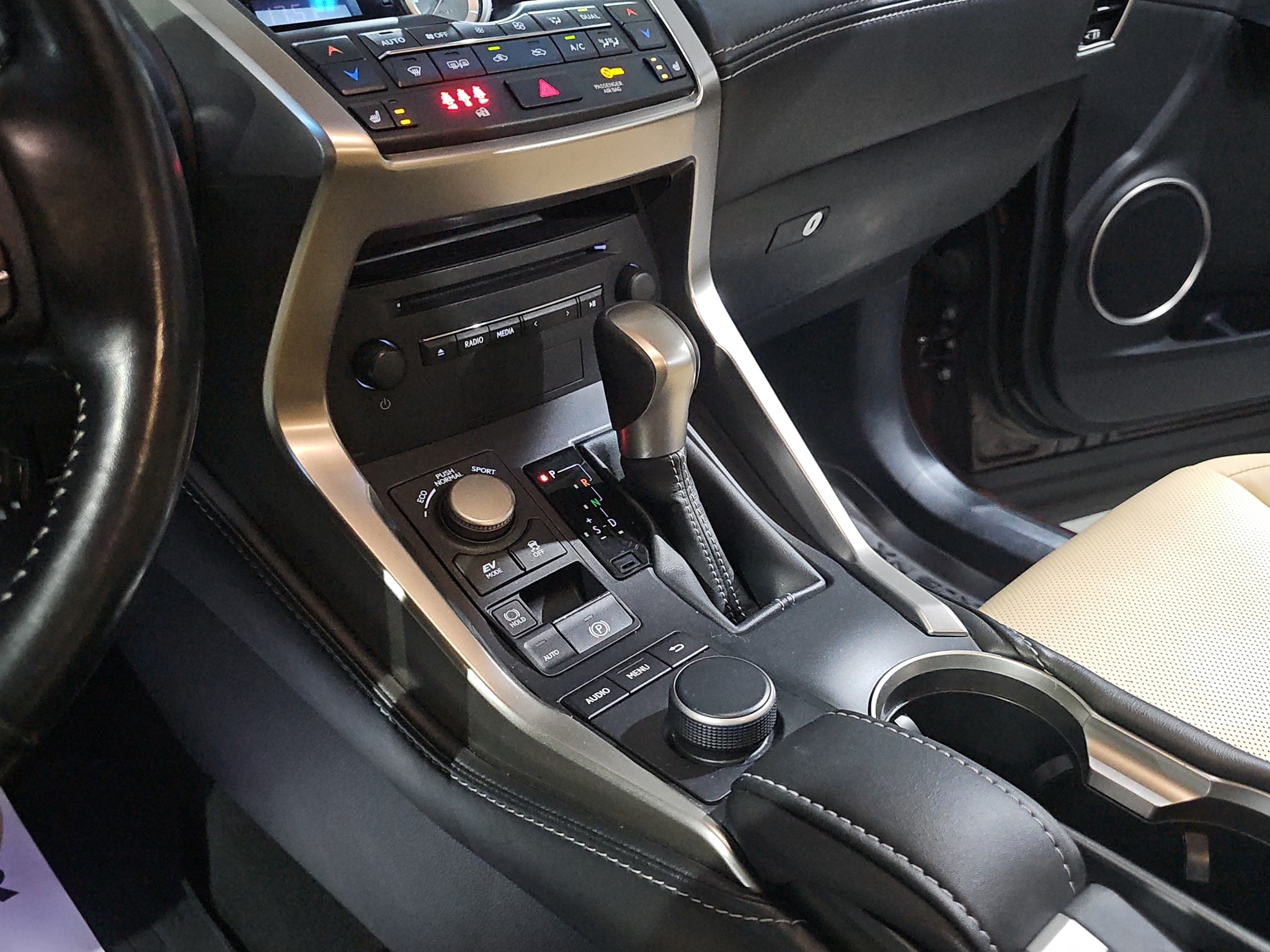 
								Lexus NX 4X4/T.O.P full									