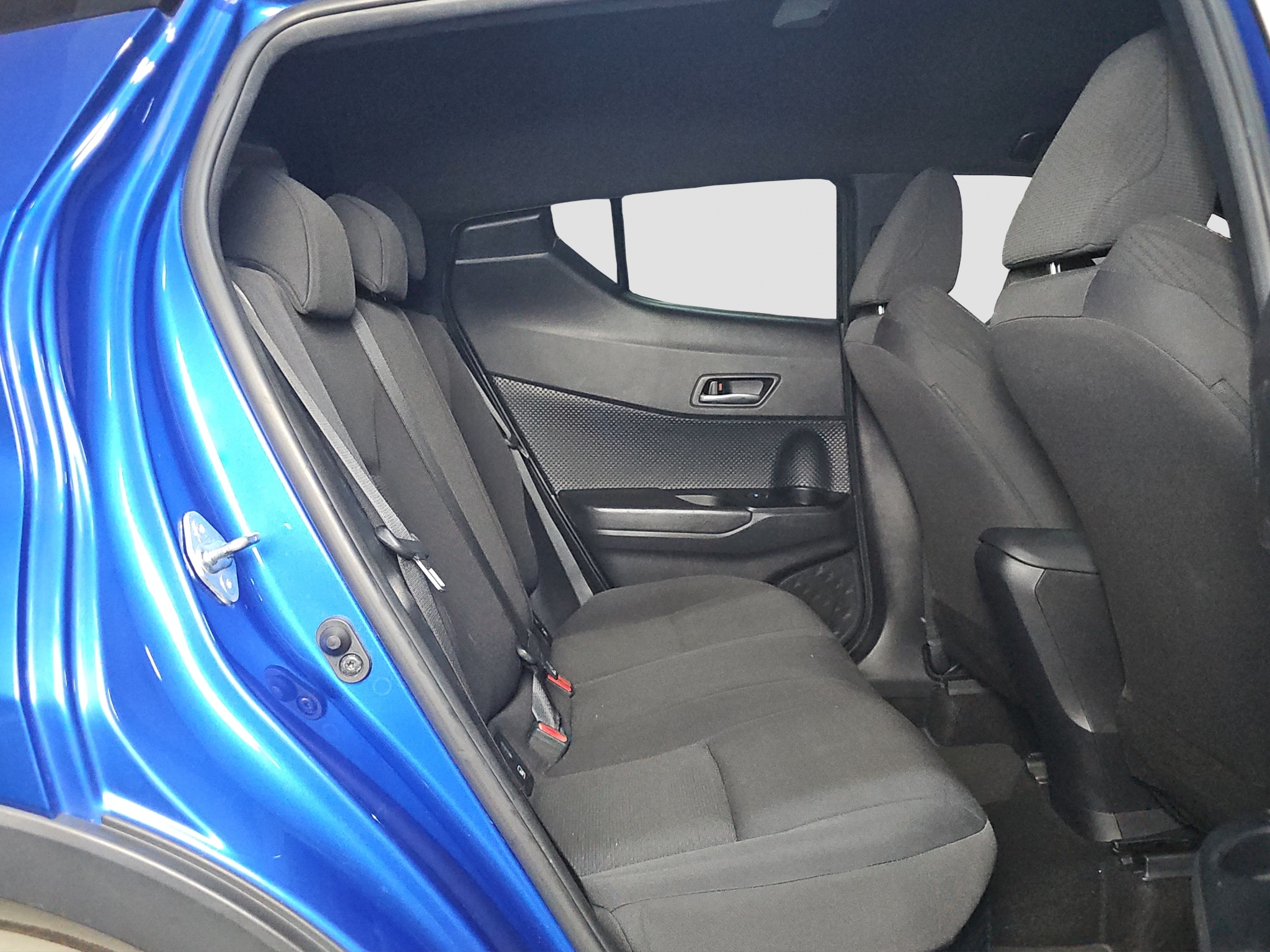
								Toyota C-HR full									