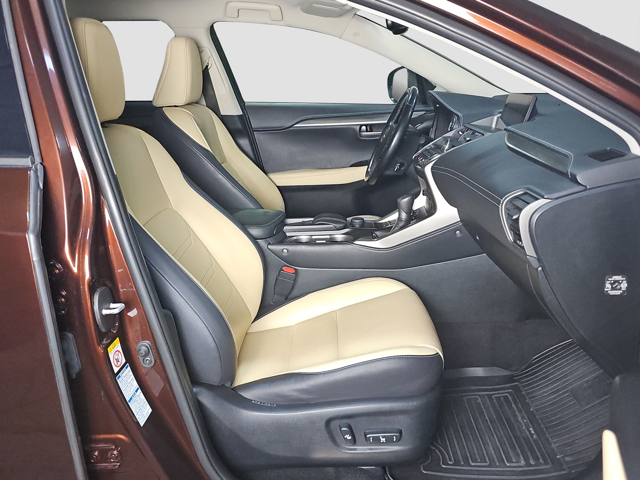 
								Lexus NX 4X4/T.O.P full									