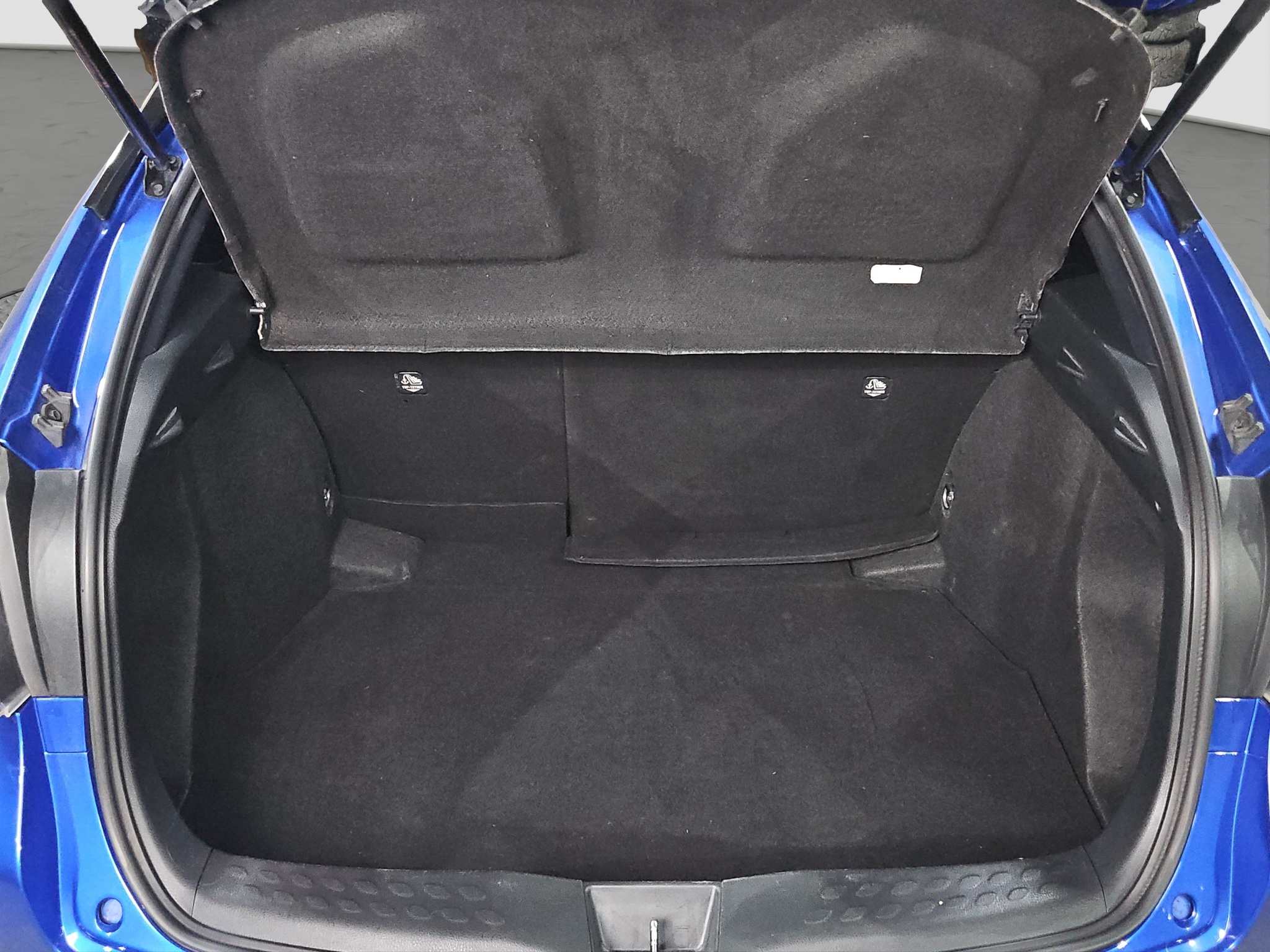 
								Toyota C-HR full									