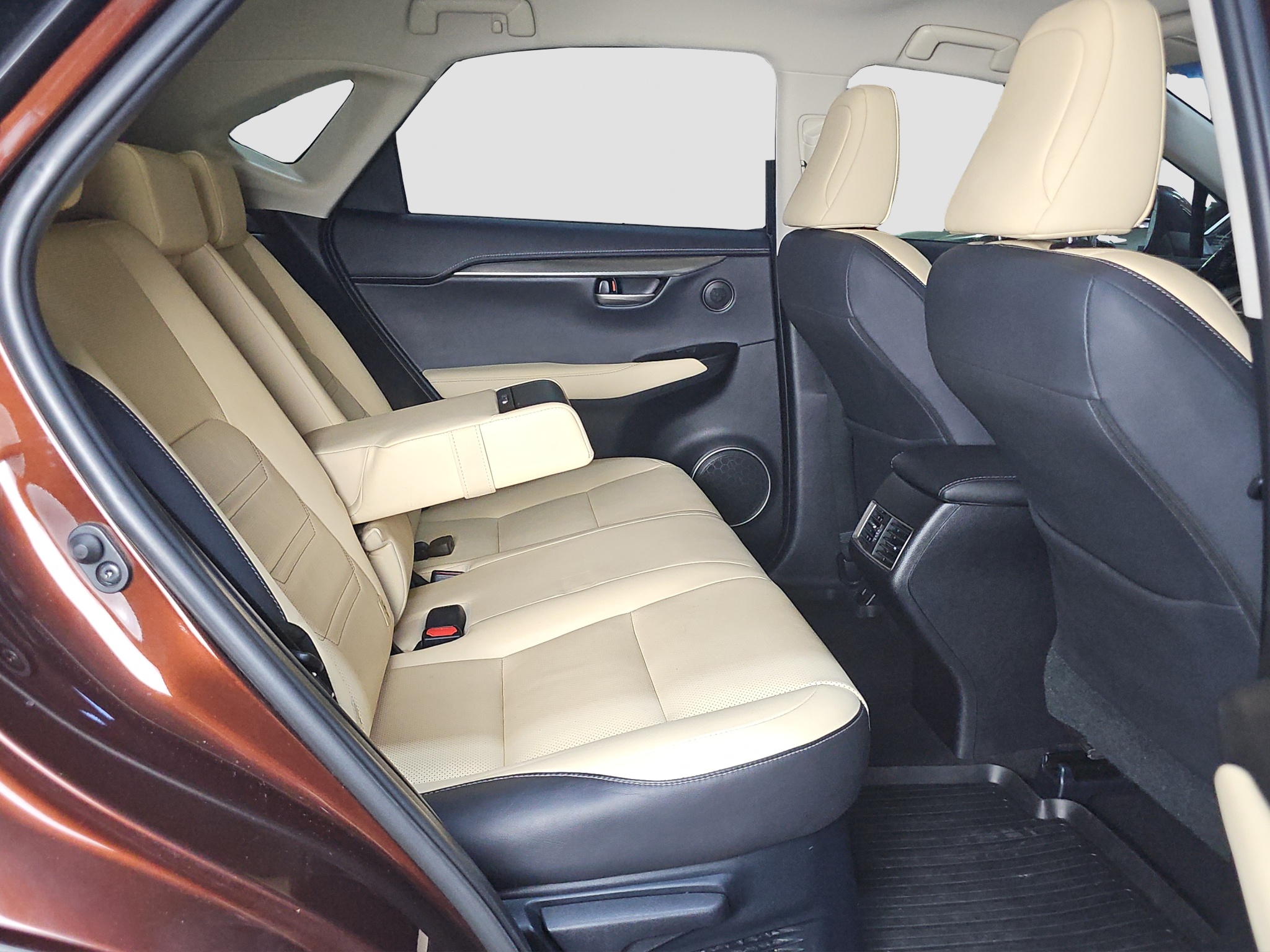 
								Lexus NX 4X4/T.O.P full									