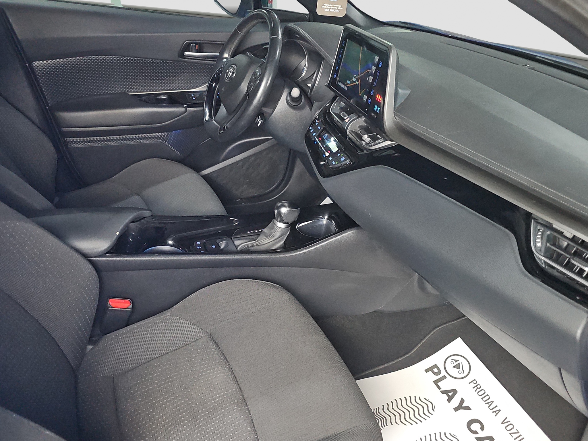 
								Toyota C-HR full									