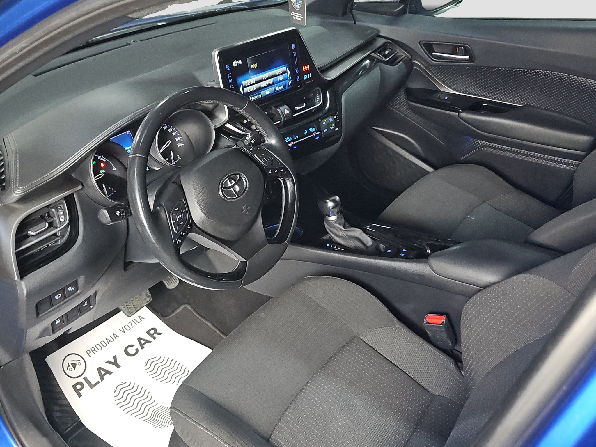 
								Toyota C-HR full									