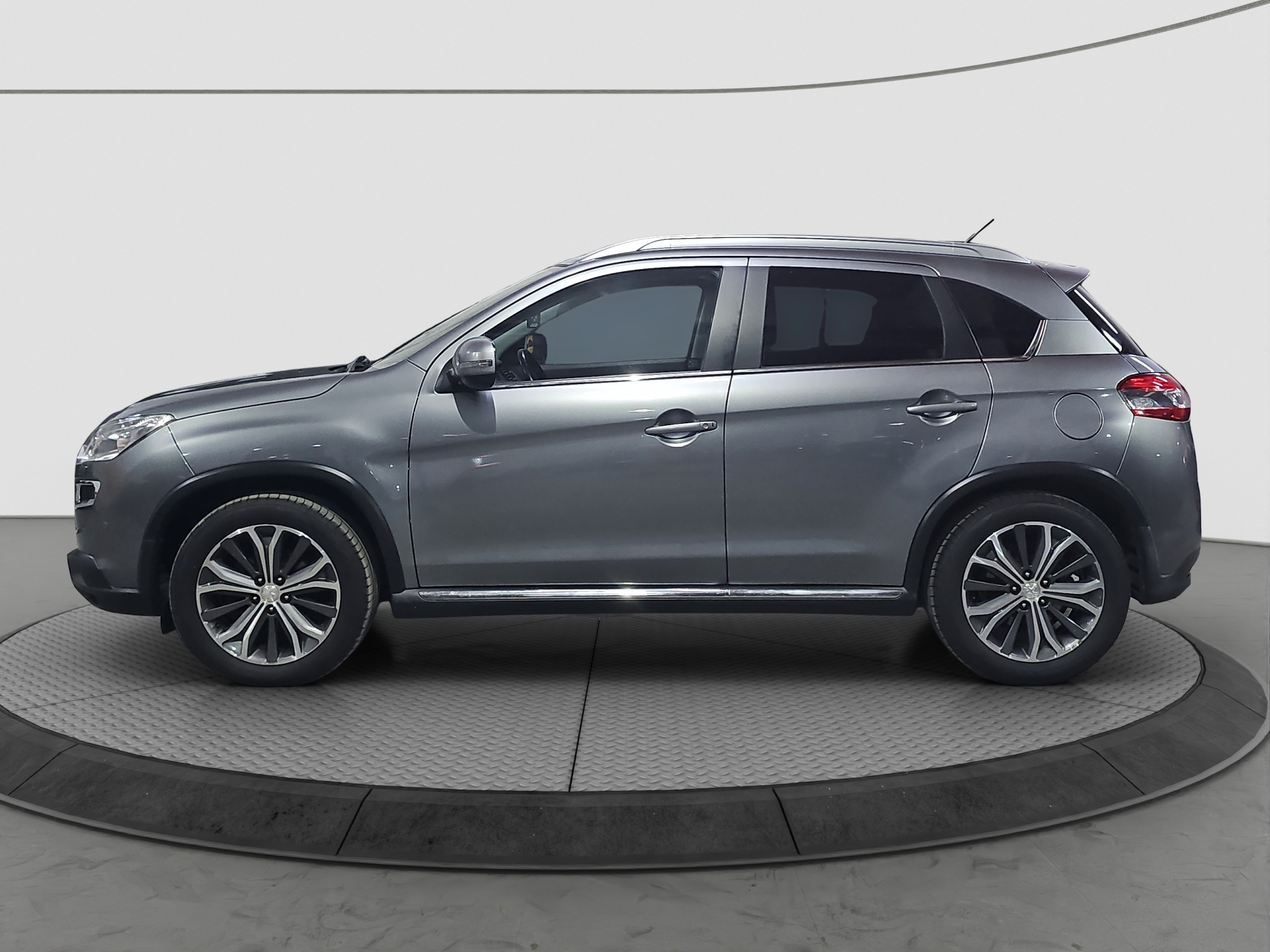 
								Peugeot 4008 AWD/PANO/FUL.L full									