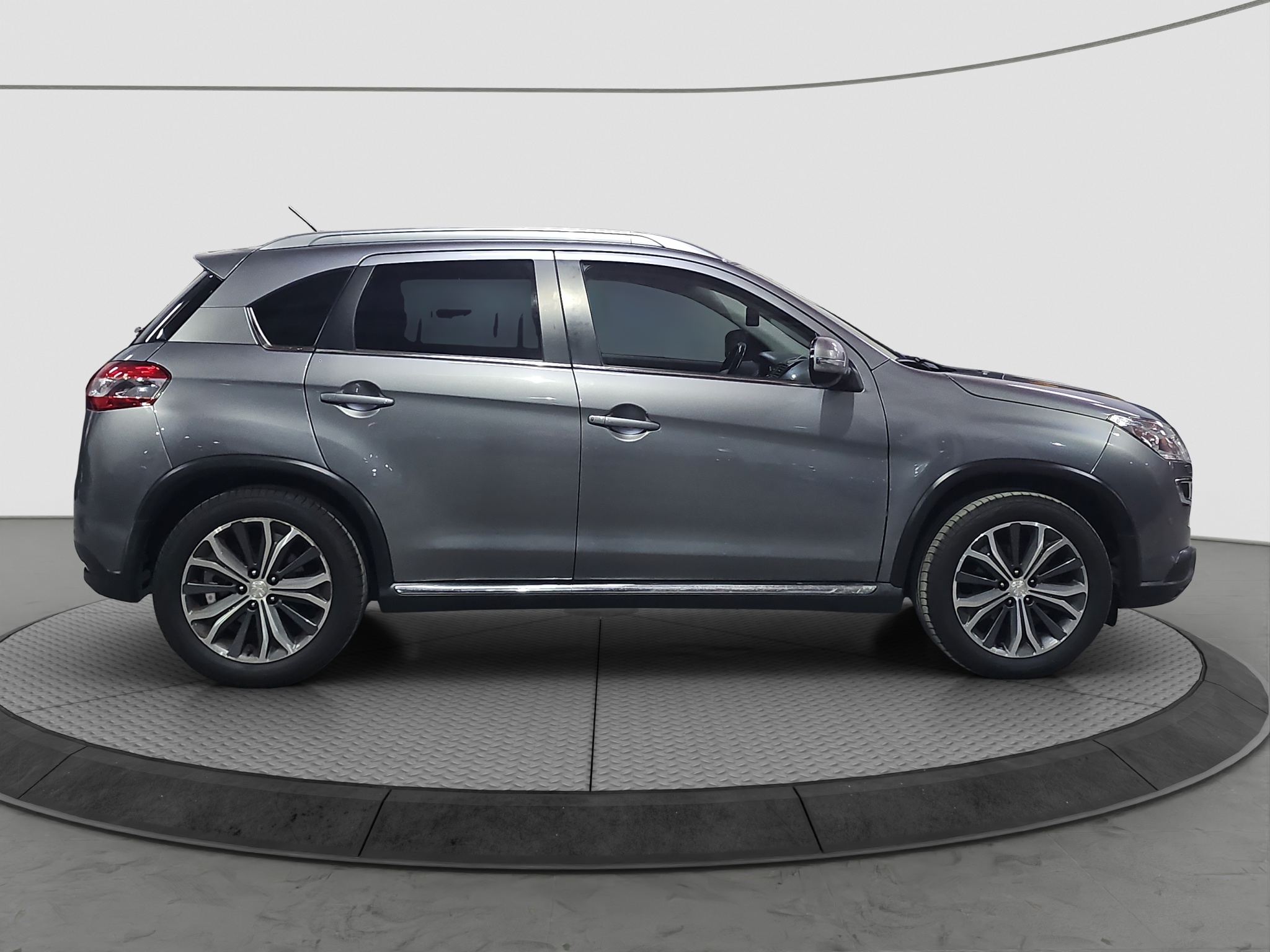
								Peugeot 4008 AWD/PANO/FUL.L full									