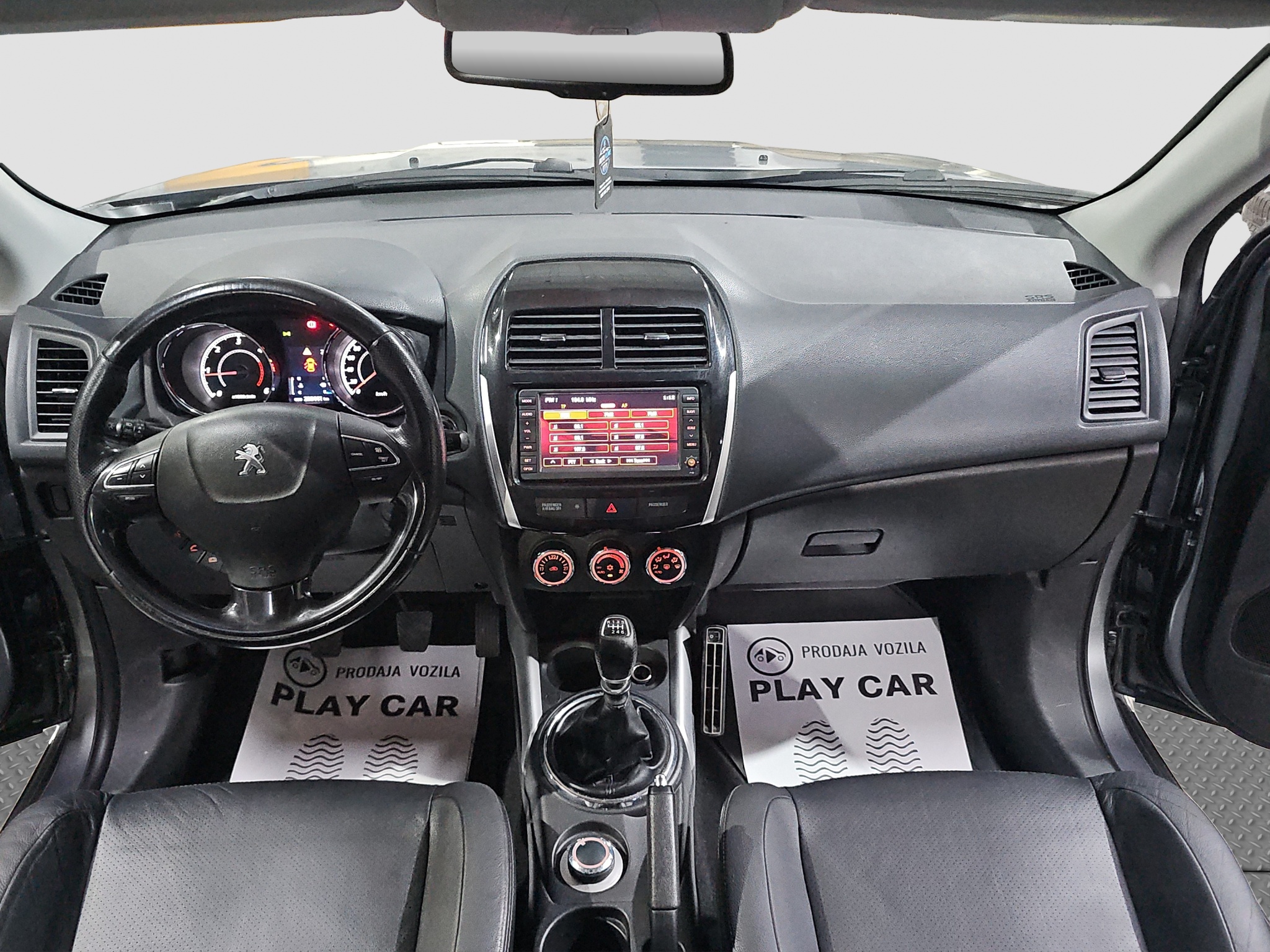 
								Peugeot 4008 AWD/PANO/FUL.L full									