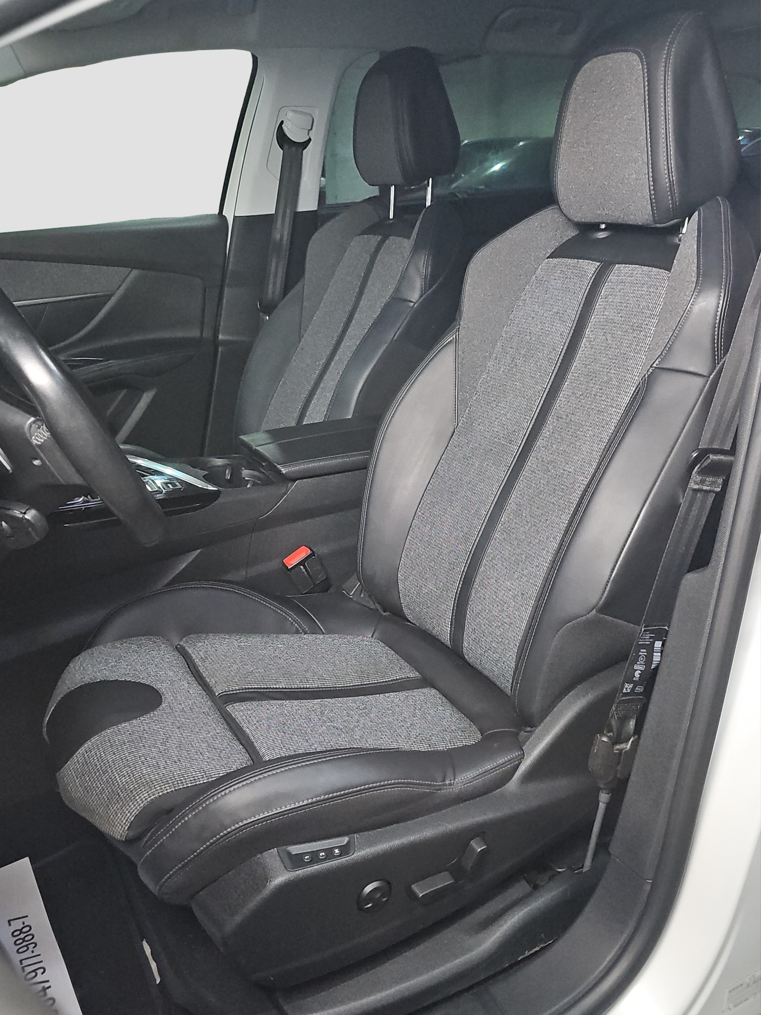 
								Peugeot 5008 7.sed/VIRT/AUT full									