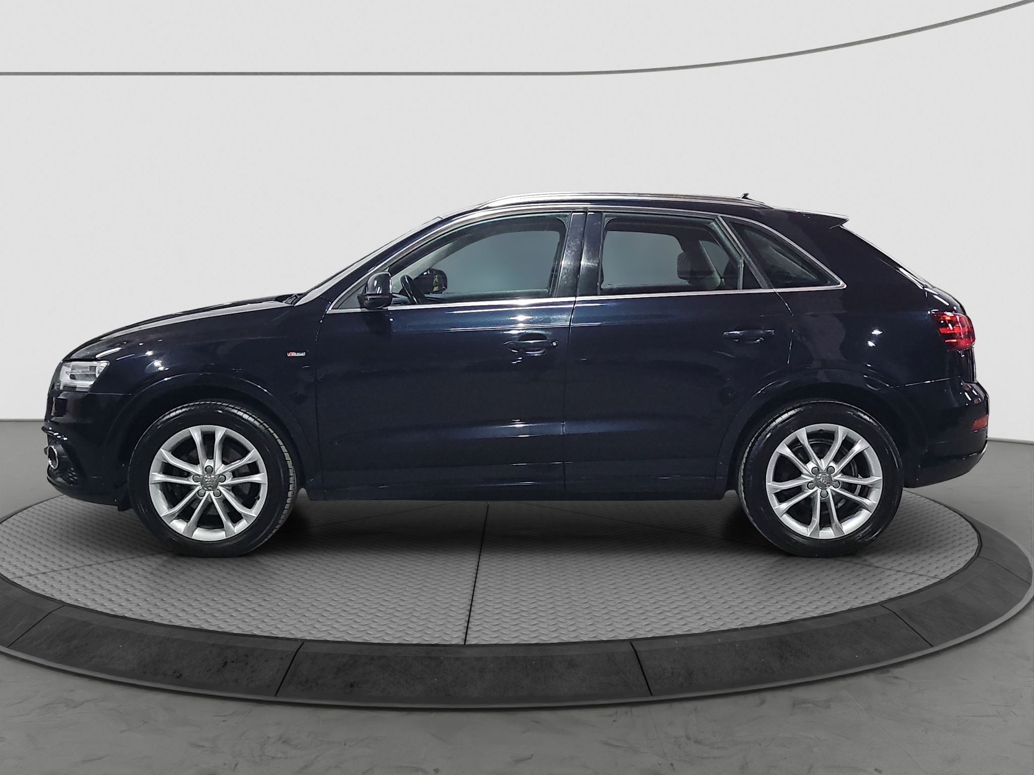 
								Audi Q3 S-line/4×4/AUTO full									