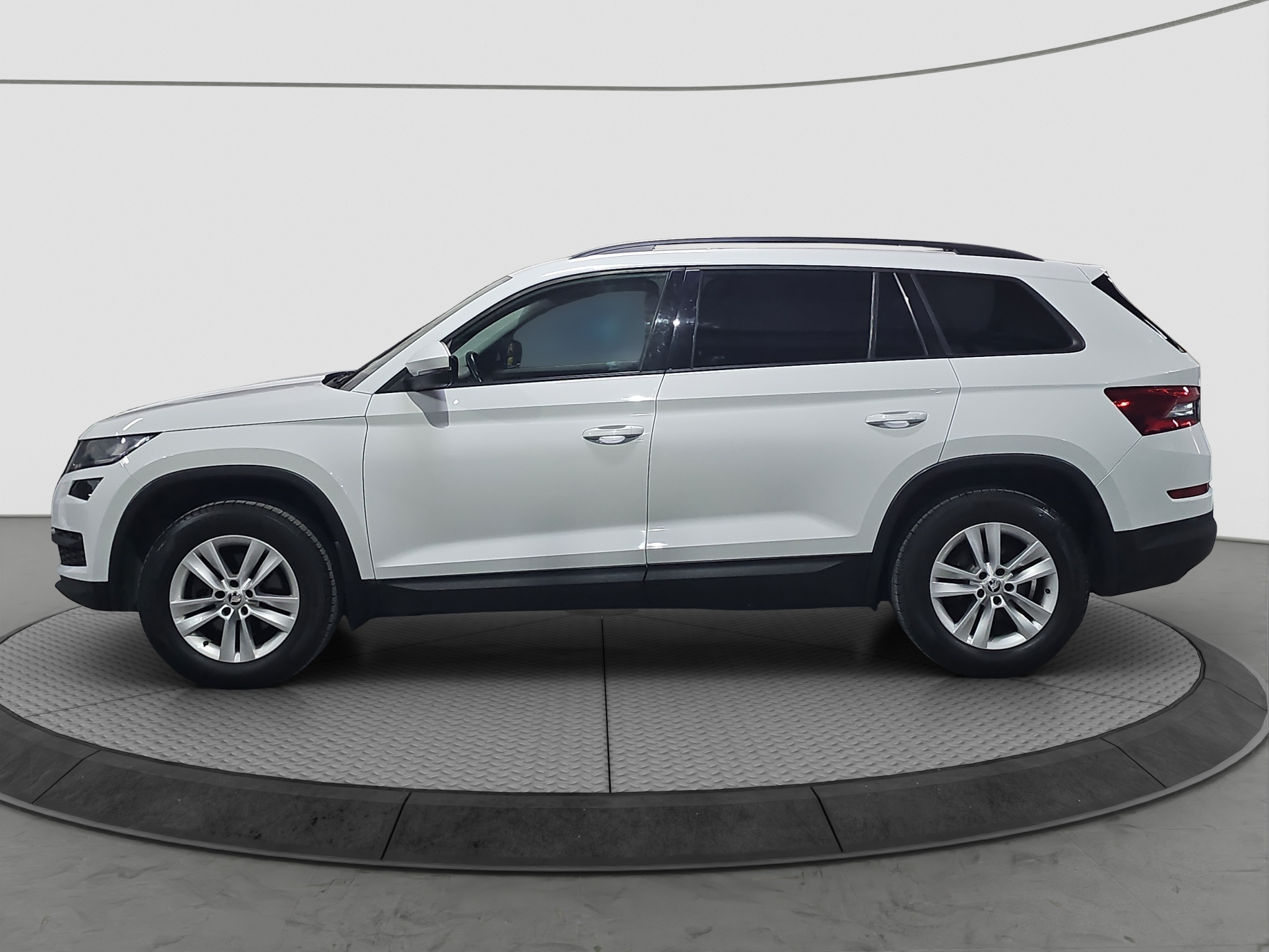 
								Škoda Kodiaq 4X4/DSG full									