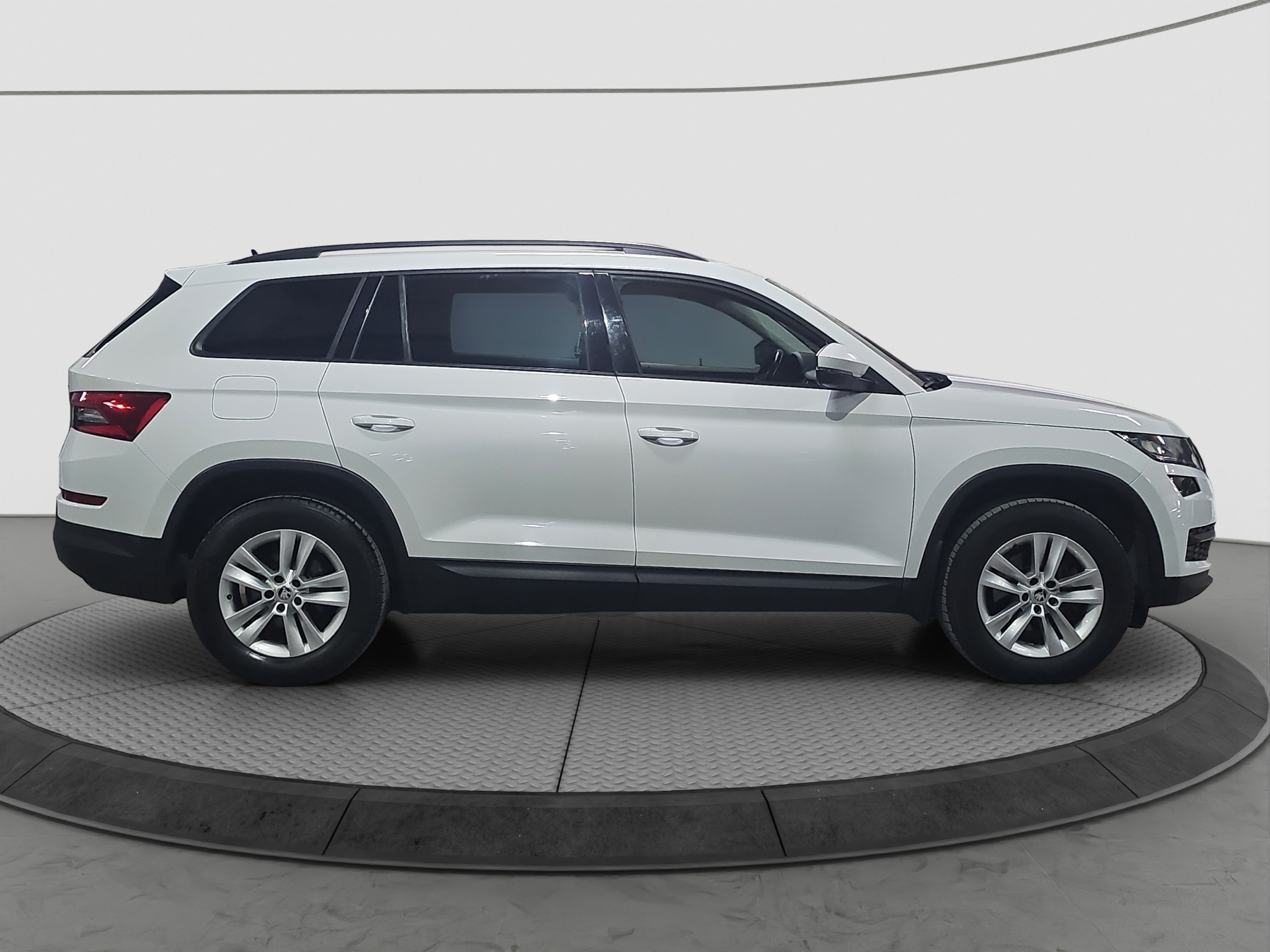 
								Škoda Kodiaq 4X4/DSG full									