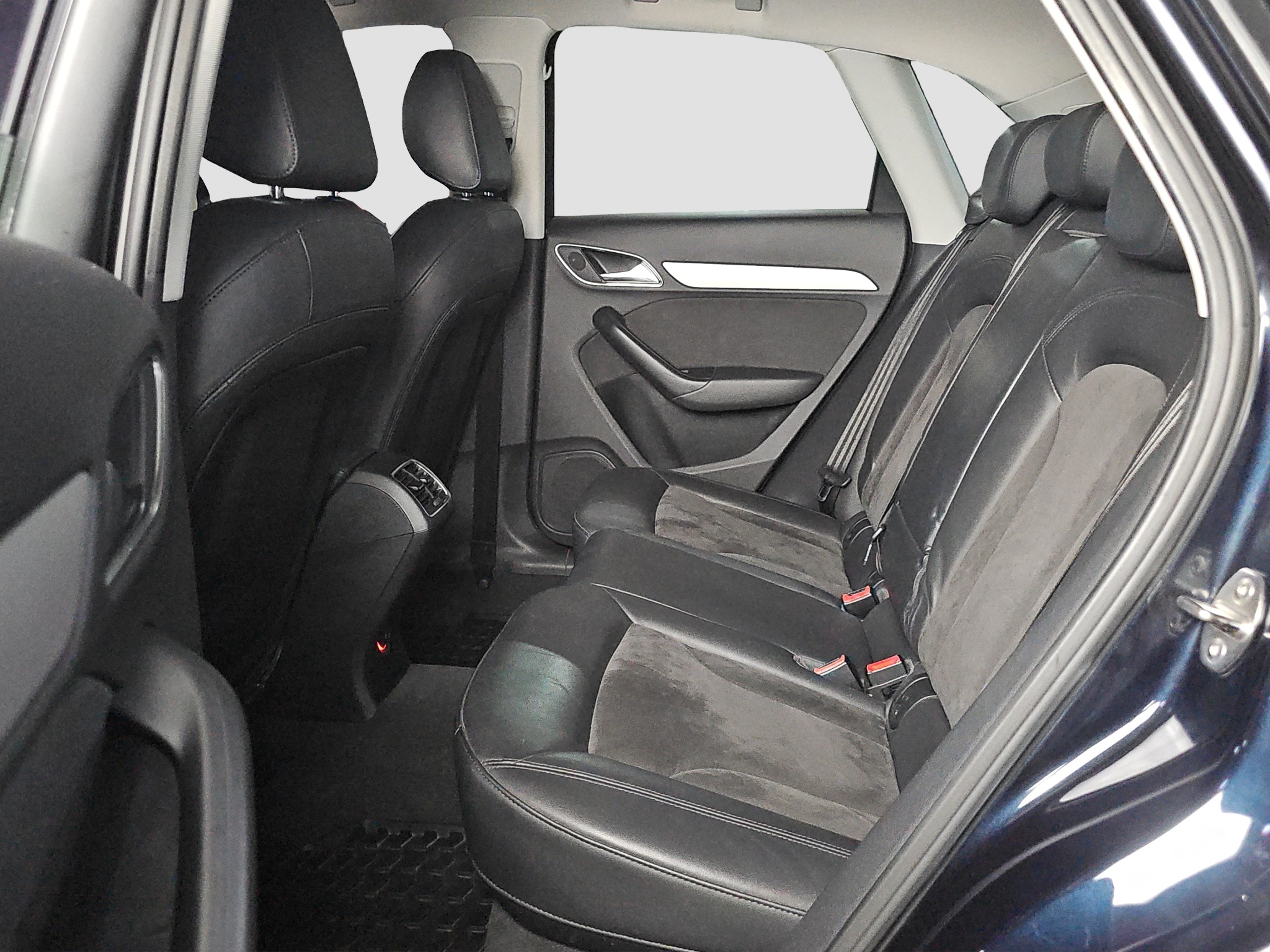 
								Audi Q3 S-line/4×4/AUTO full									