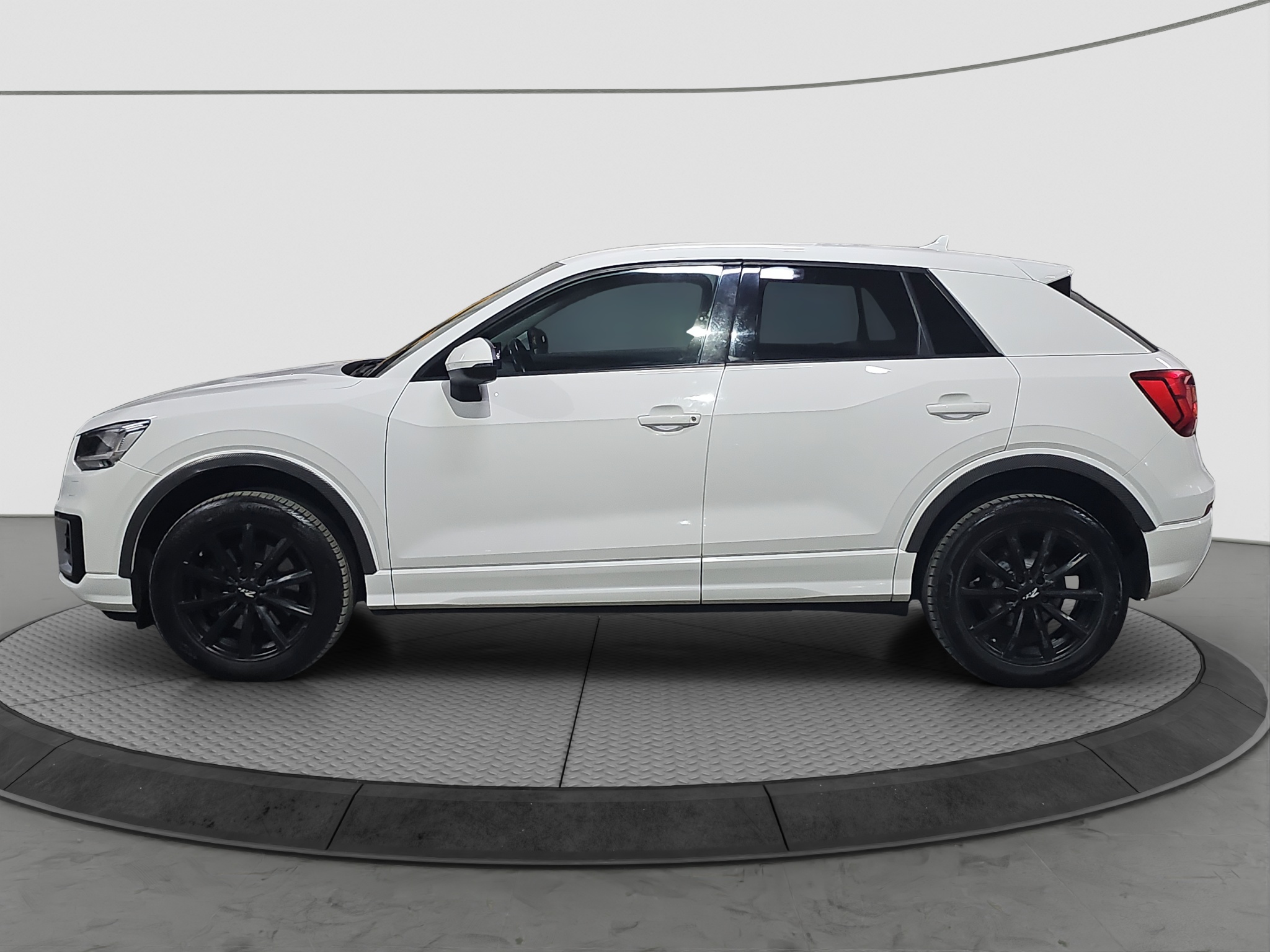 
								Audi Q2 full									