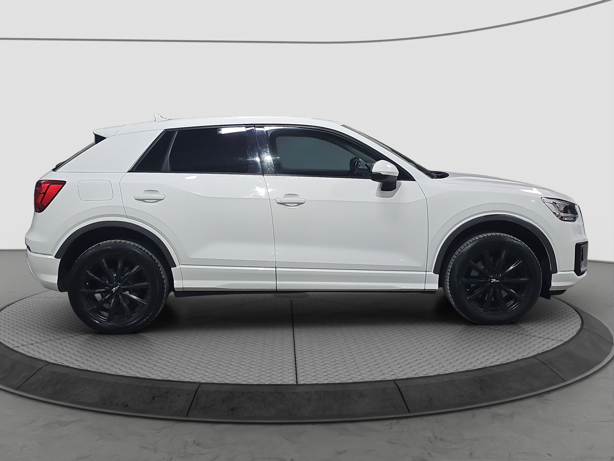 
								Audi Q2 full									