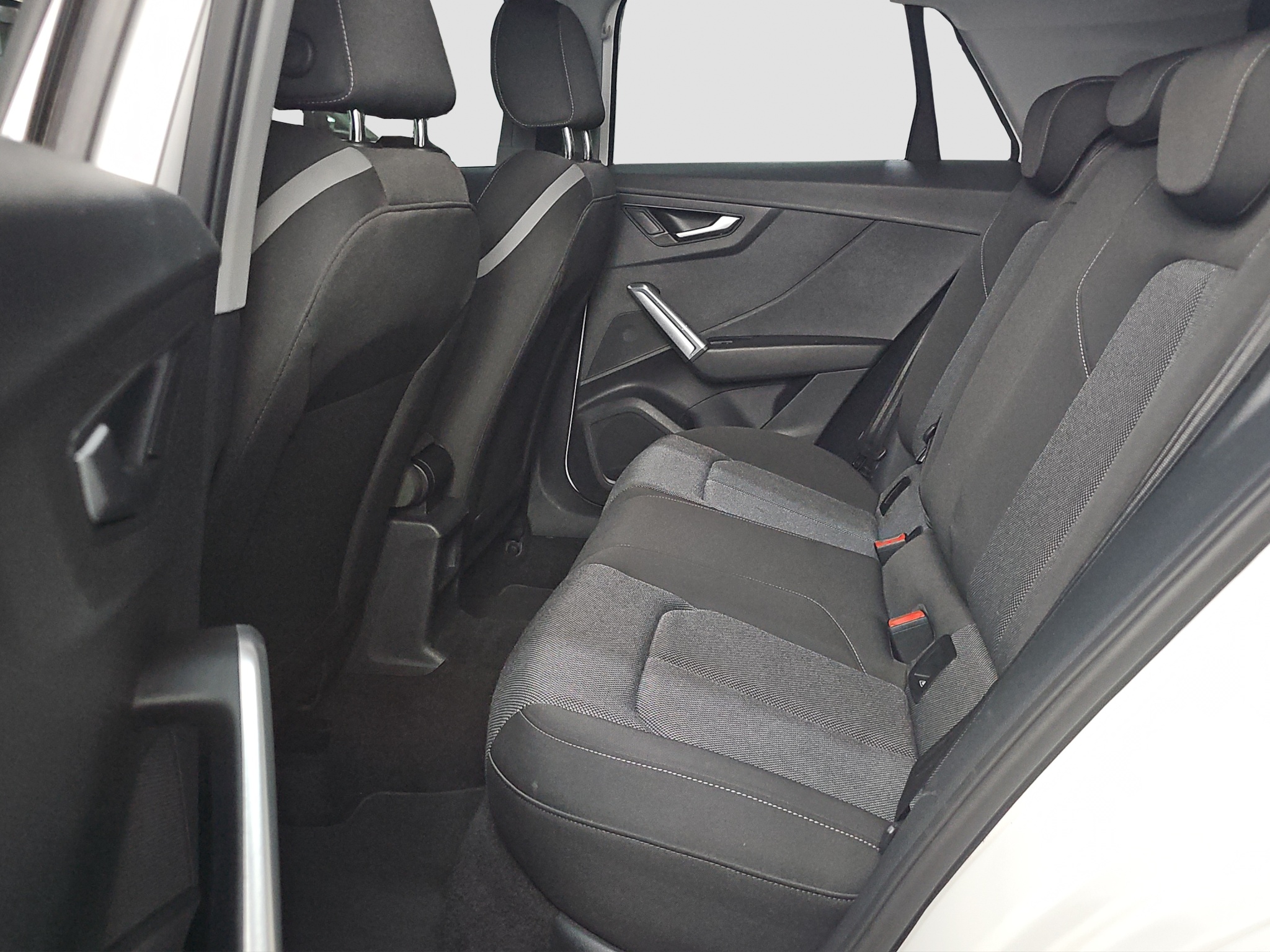 
								Audi Q2 full									