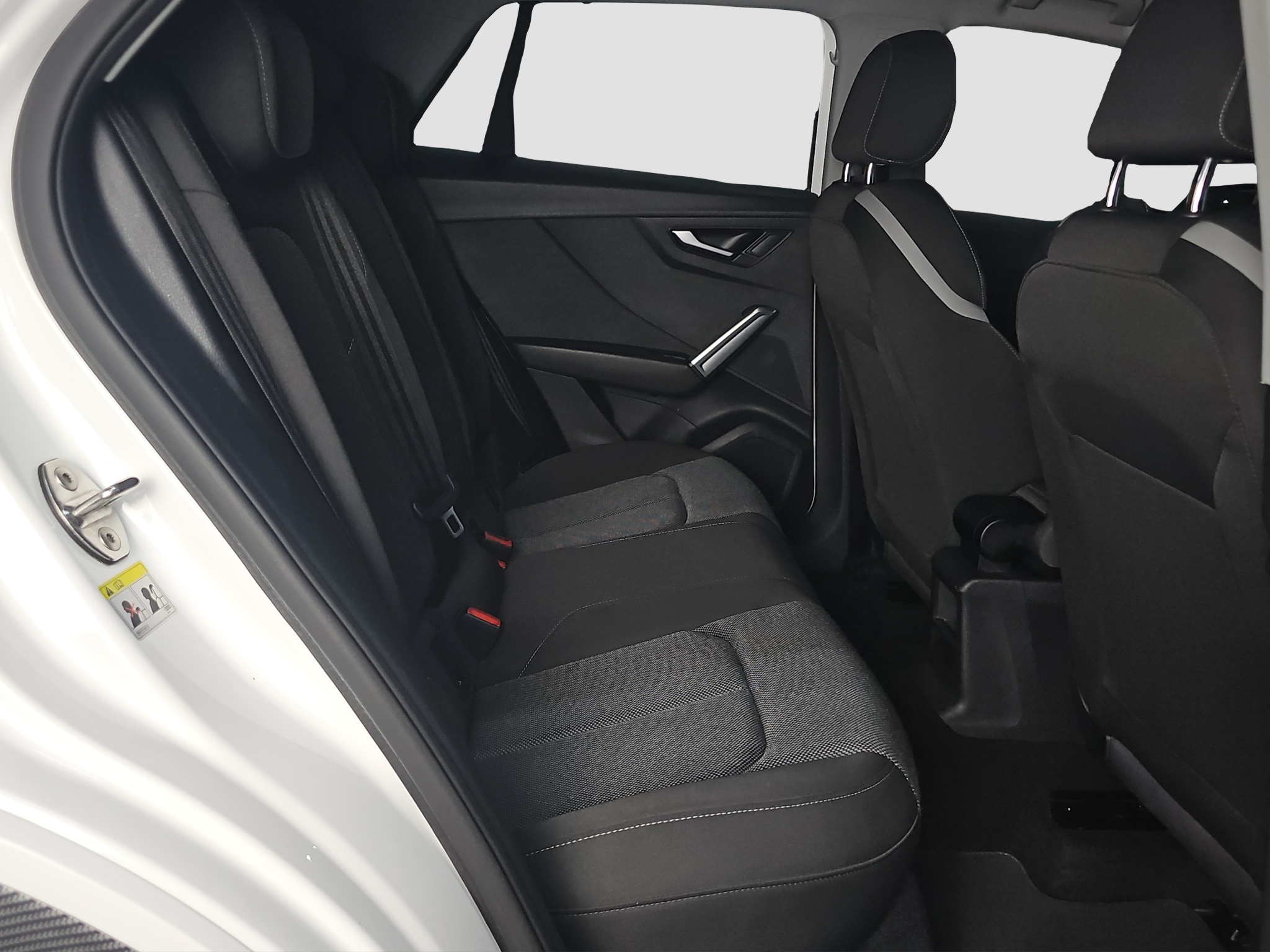 
								Audi Q2 full									
