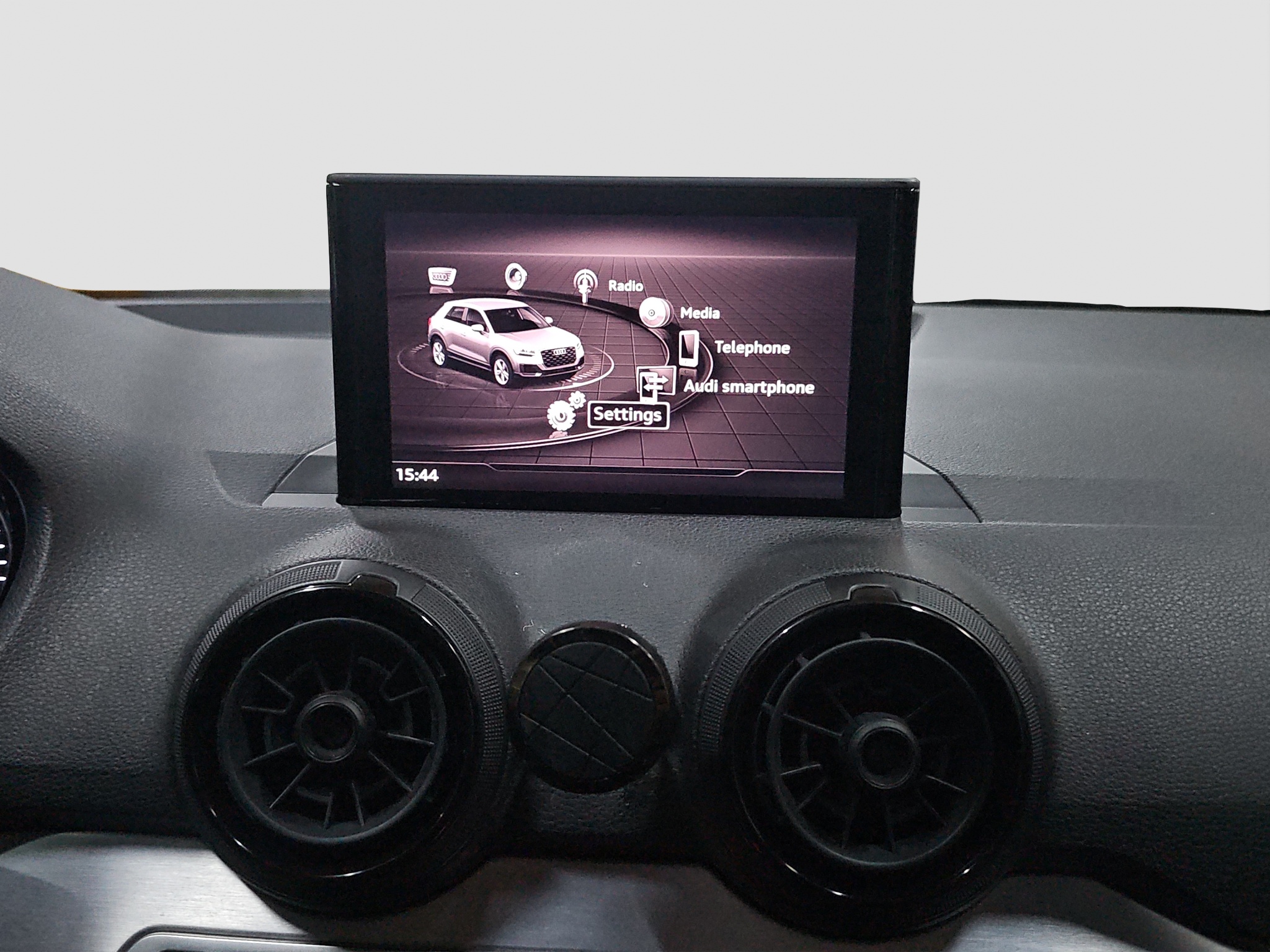 
								Audi Q2 full									