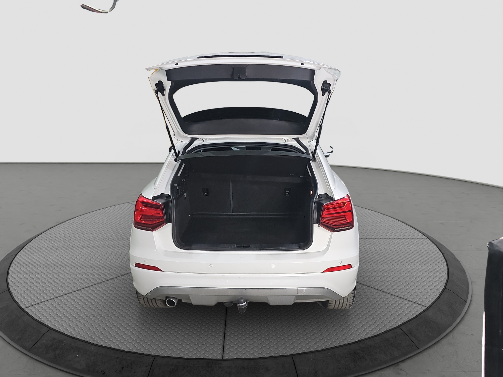 
								Audi Q2 full									