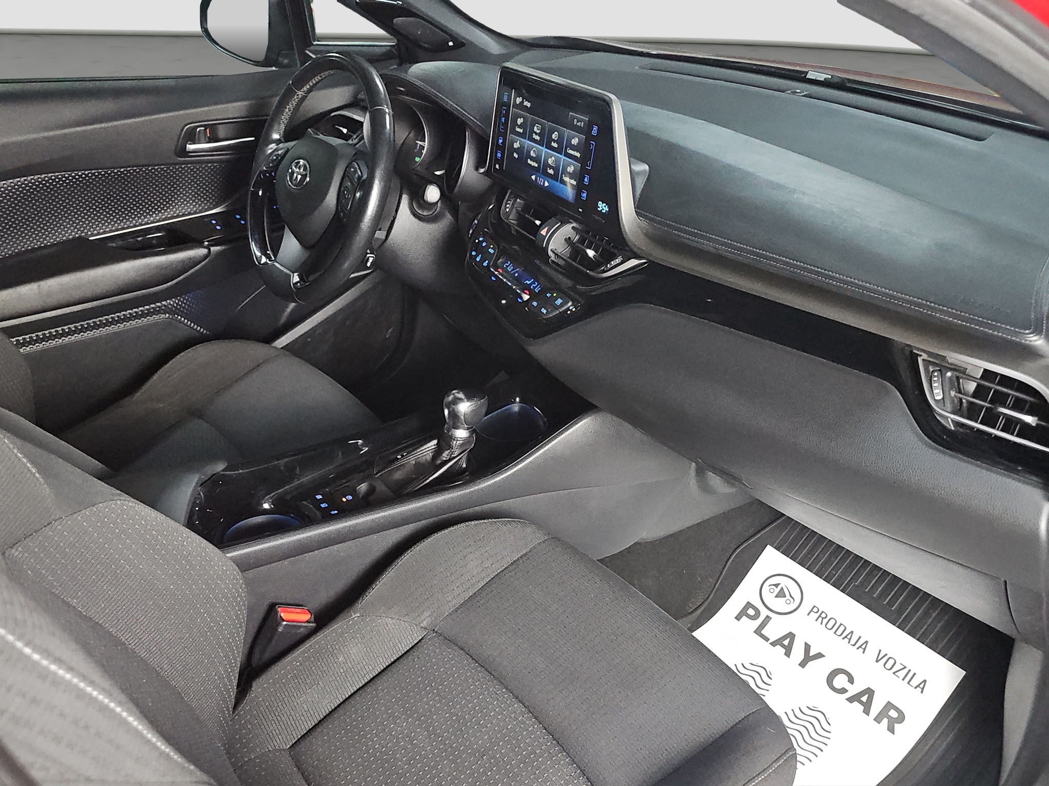 
								Toyota C-HR T.O.P. full									