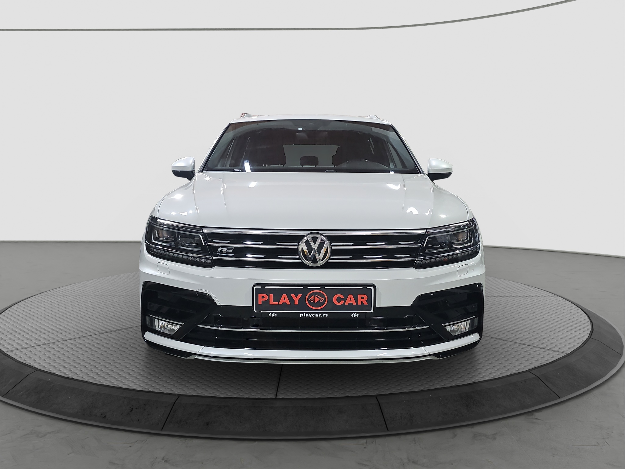 
								Volkswagen Tiguan R-line/4X4/VIRT/ŠIB full									