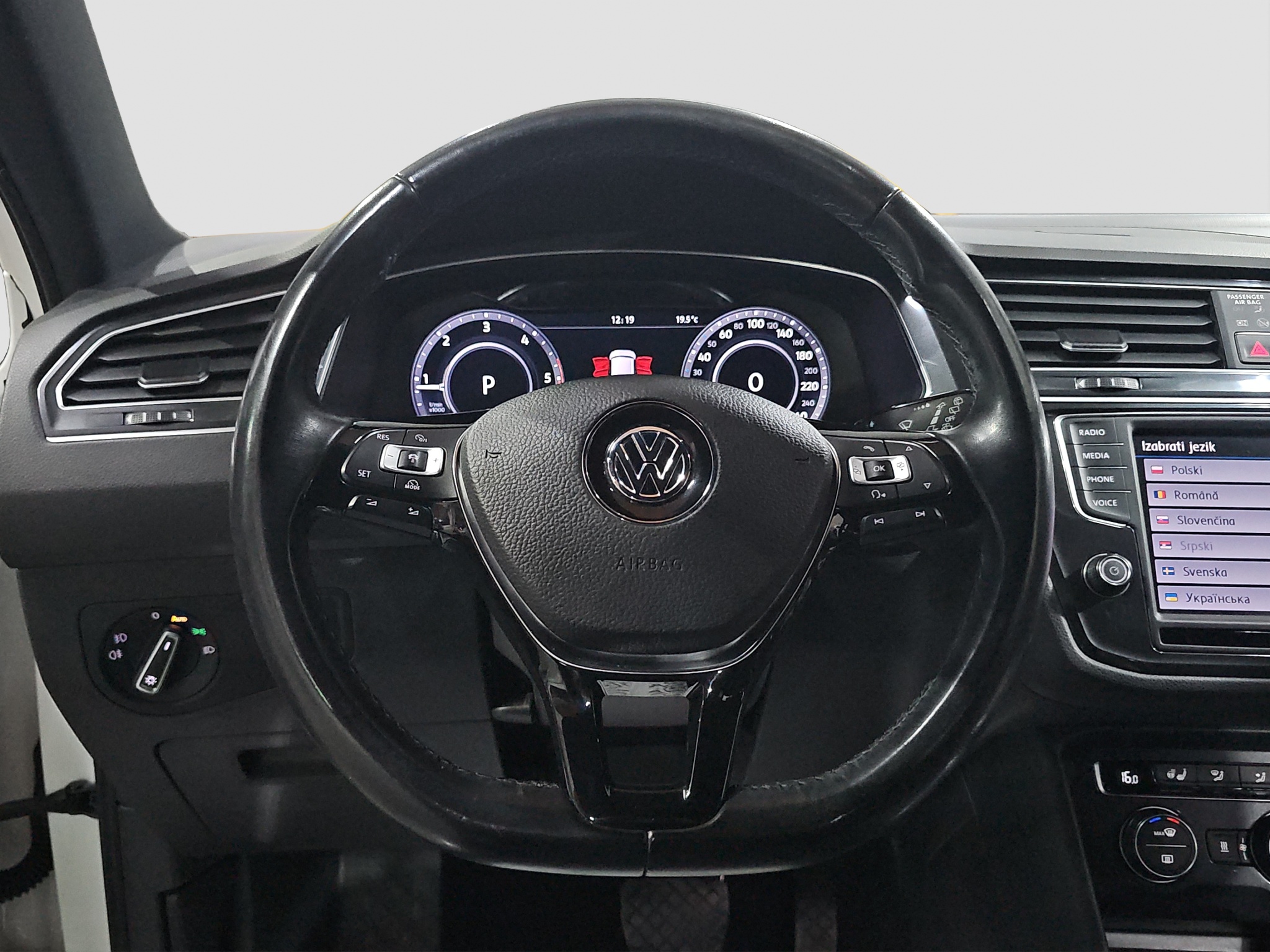 
								Volkswagen Tiguan R-line/4X4/VIRT/ŠIB full									