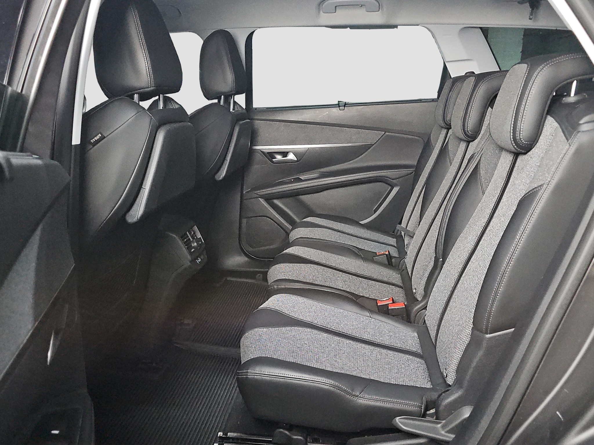 
								Peugeot 5008 VIRT/AUTO/7sed full									