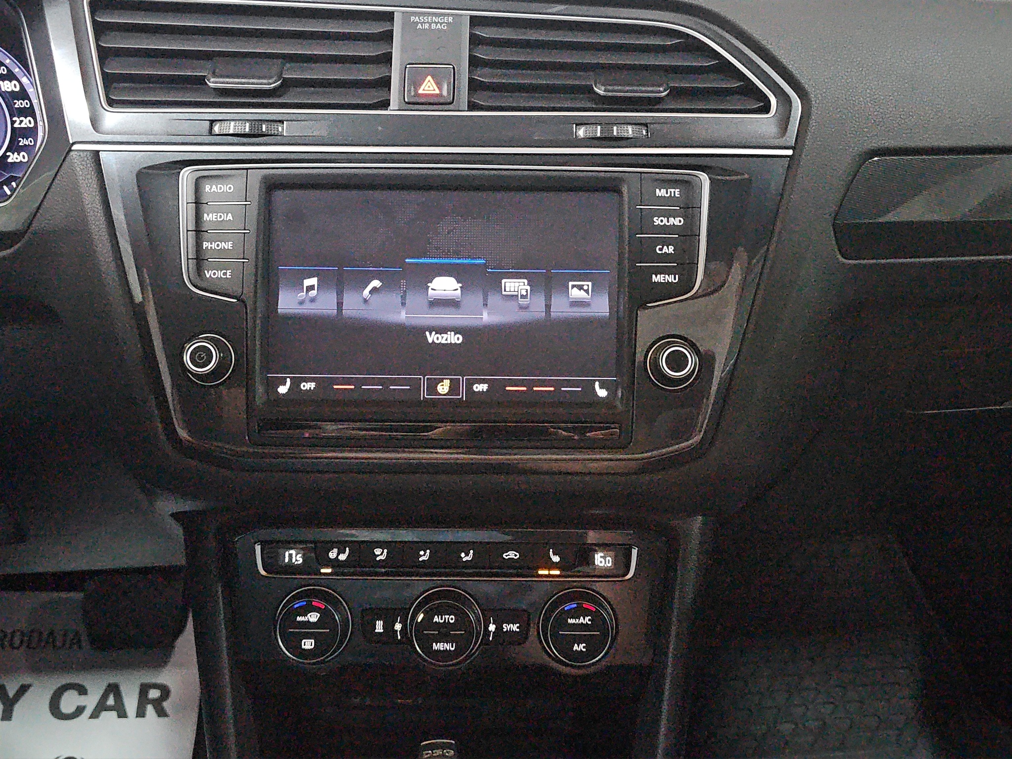 
								Volkswagen Tiguan R-line/4X4/VIRT/ŠIB full									
