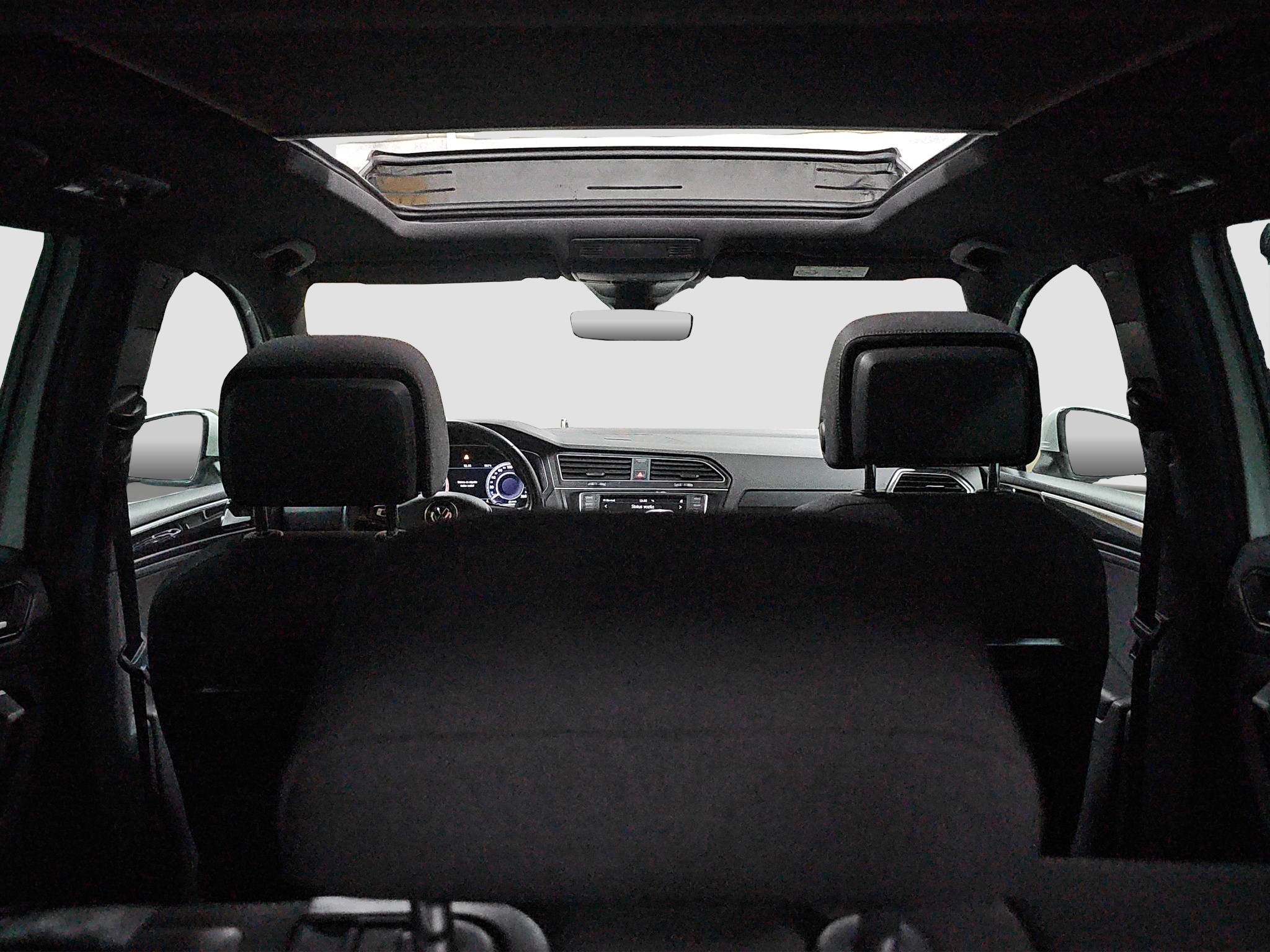 
								Volkswagen Tiguan R-line/4X4/VIRT/ŠIB full									