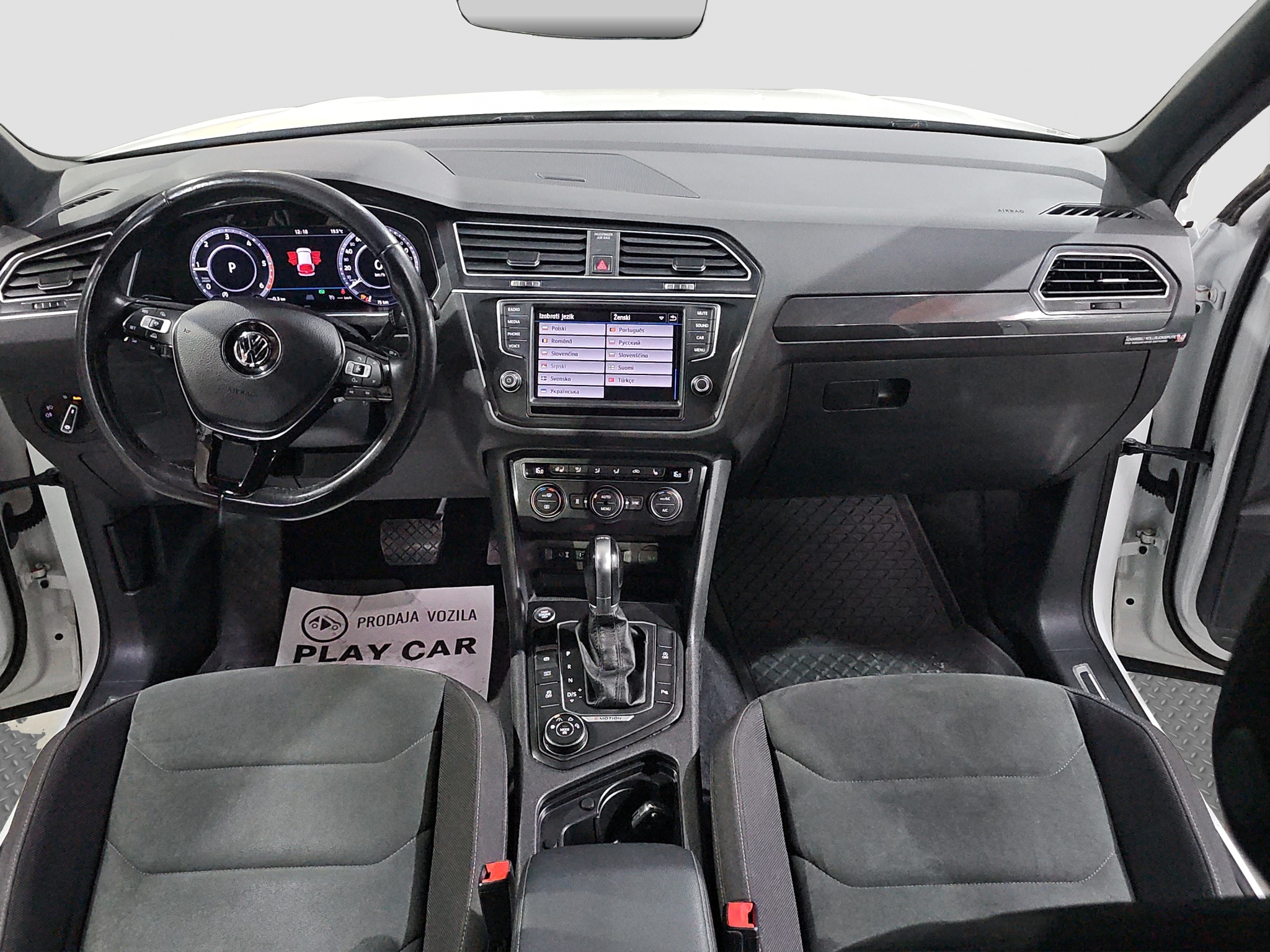
								Volkswagen Tiguan R-line/4X4/VIRT/ŠIB full									