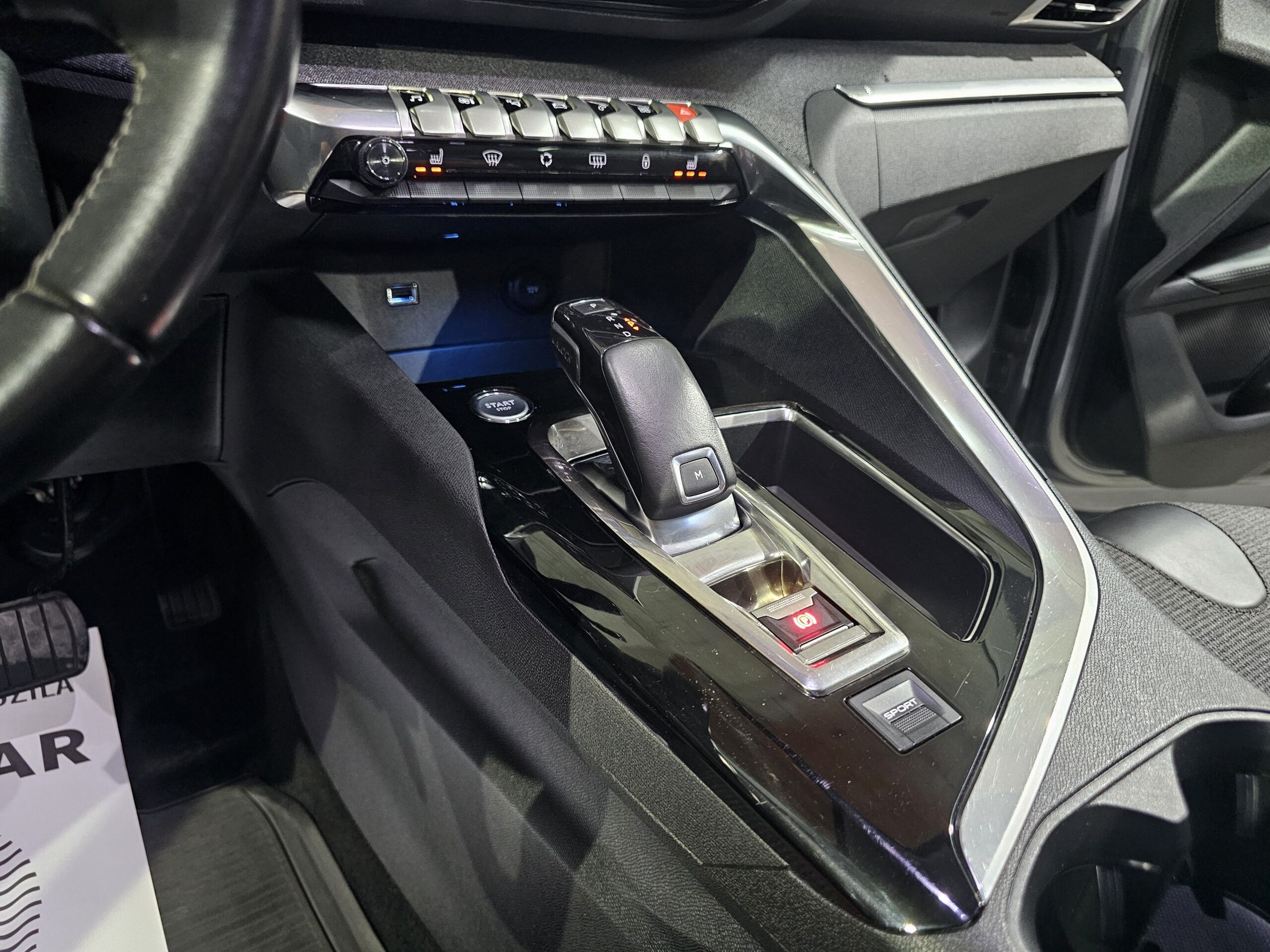 
								Peugeot 3008 POK.KROV/AUTO full									