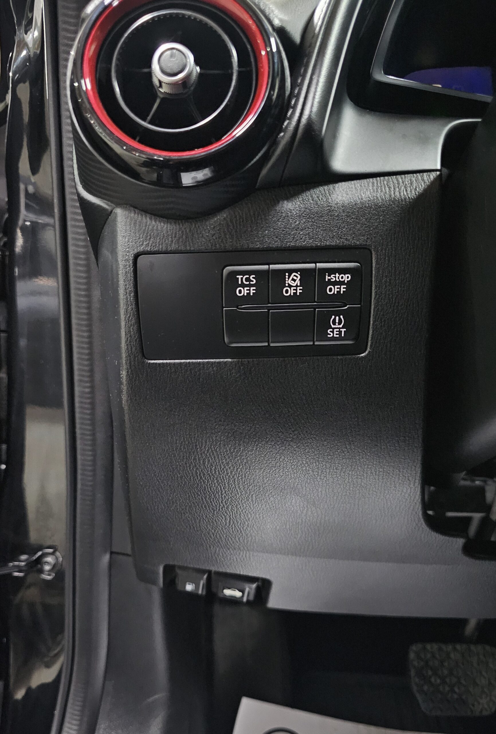 
								Mazda CX-3 AUTO/FU.LL full									