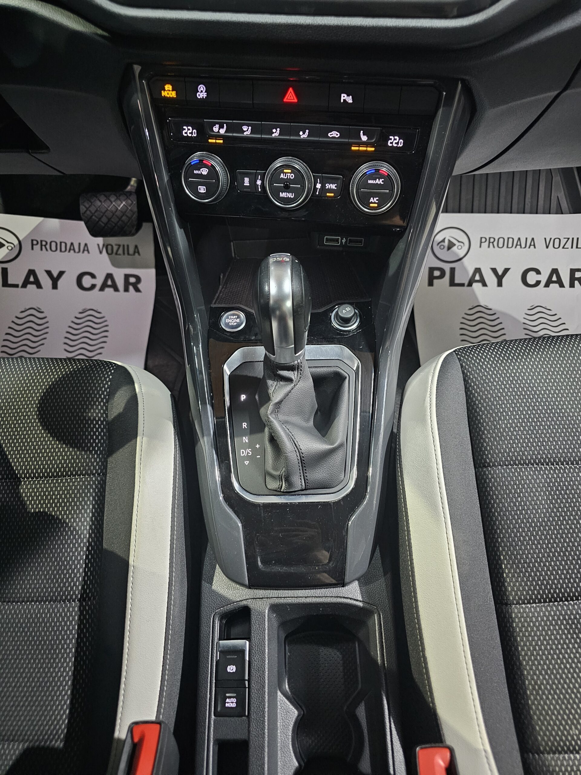 
								Volkswagen T-Roc AUTO/VIRT full									