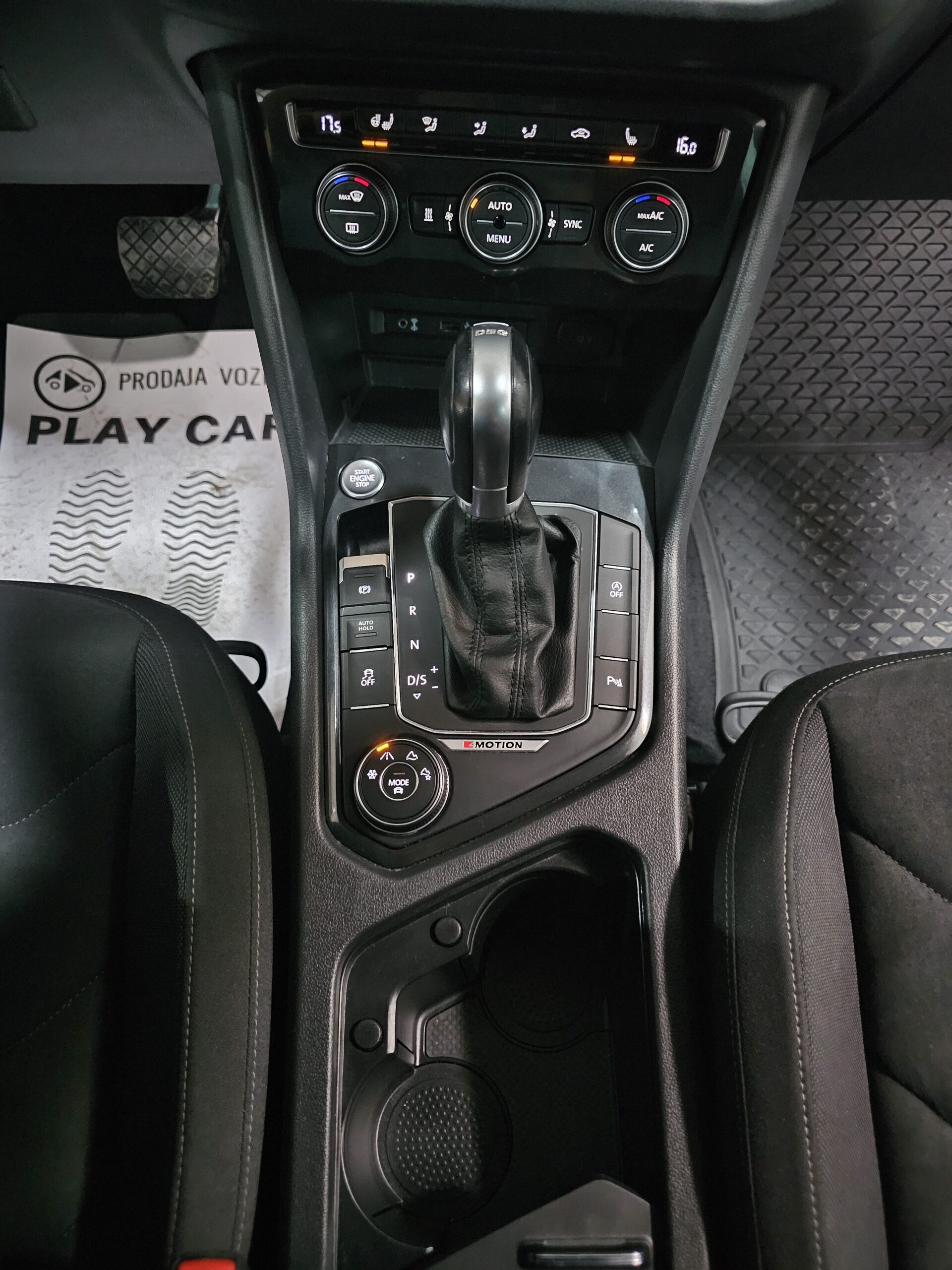 
								Volkswagen Tiguan R-line/4X4/VIRT/ŠIB full									