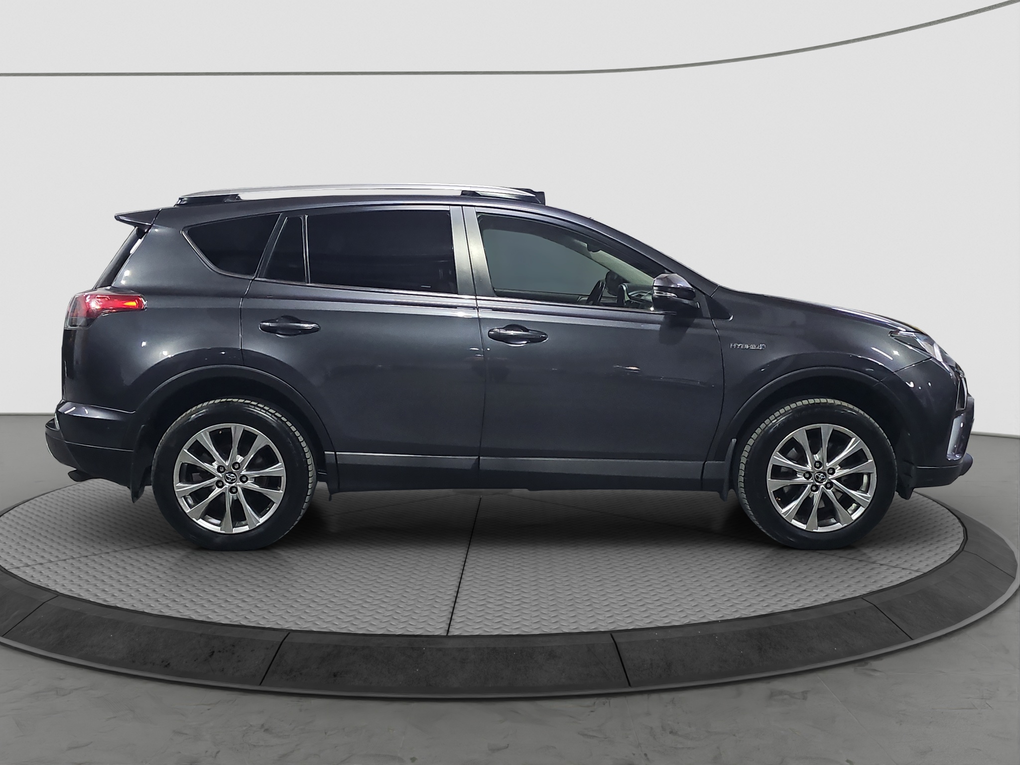 
								Toyota RAV 4 AWD/0DLIČAN full									