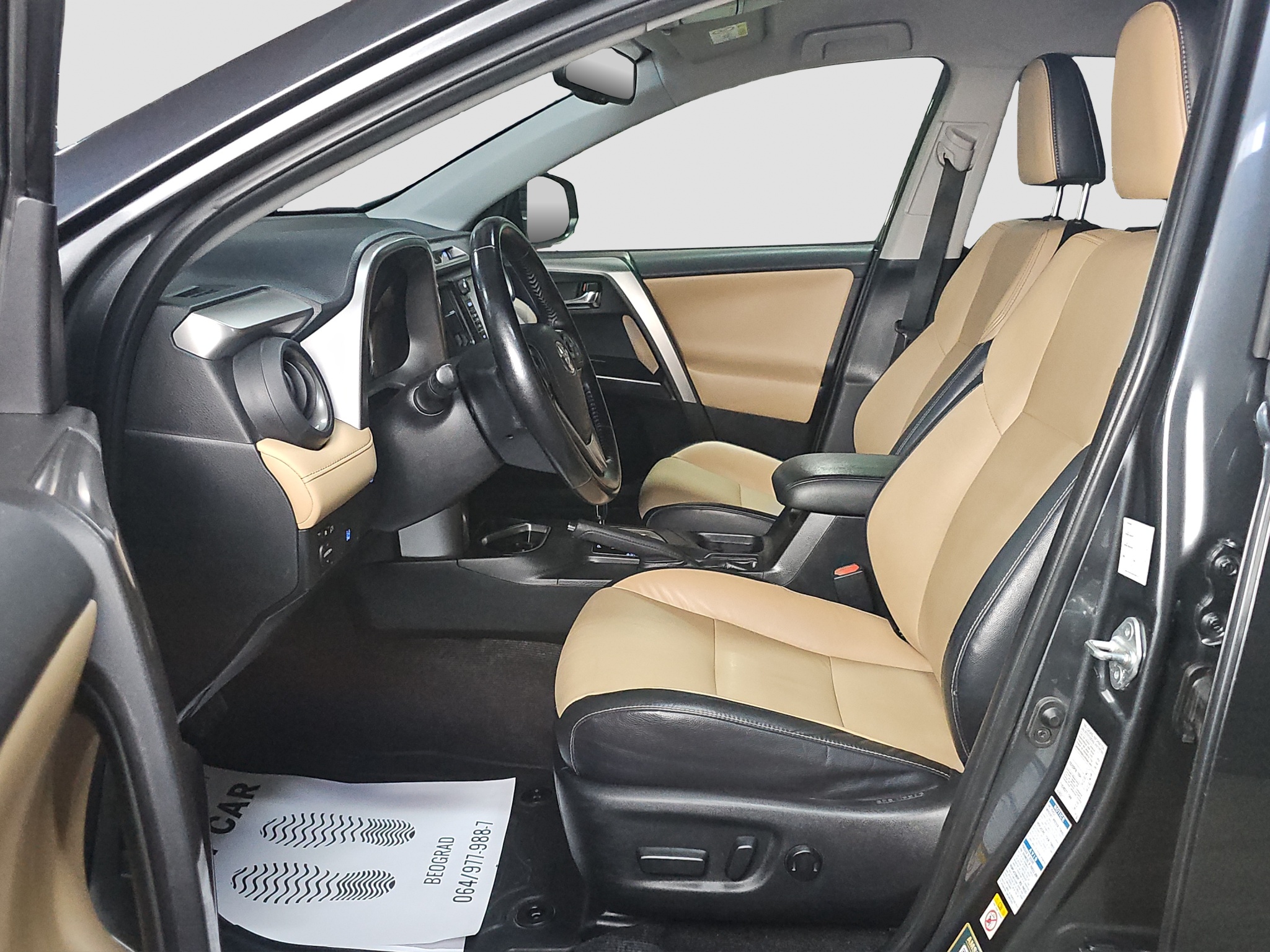 
								Toyota RAV 4 AWD/0DLIČAN full									