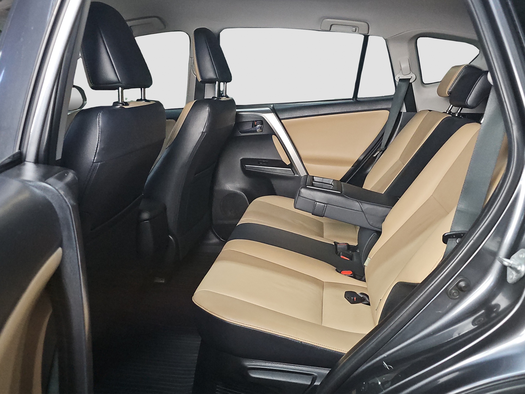 
								Toyota RAV 4 AWD/0DLIČAN full									