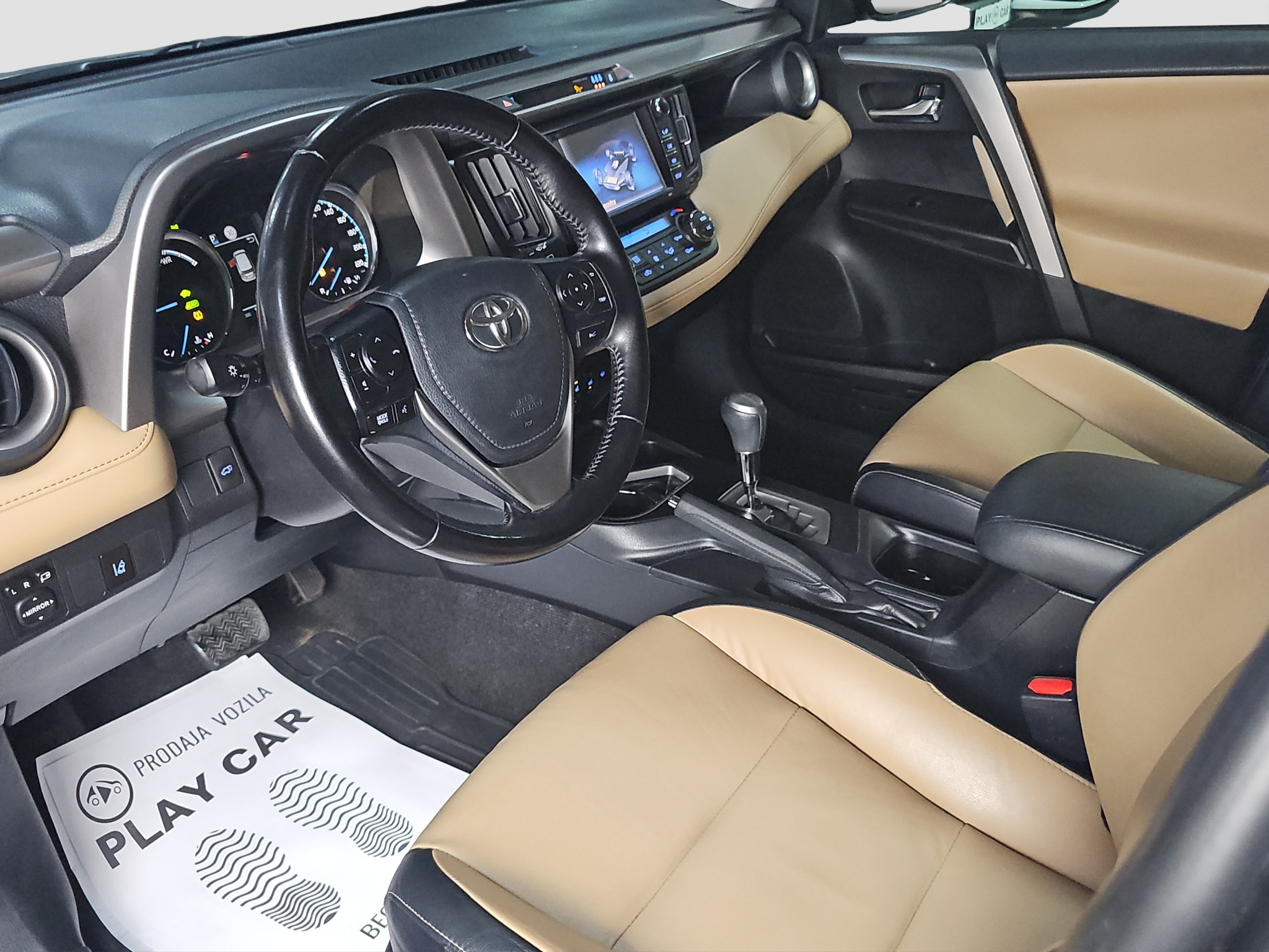 
								Toyota RAV 4 AWD/0DLIČAN full									