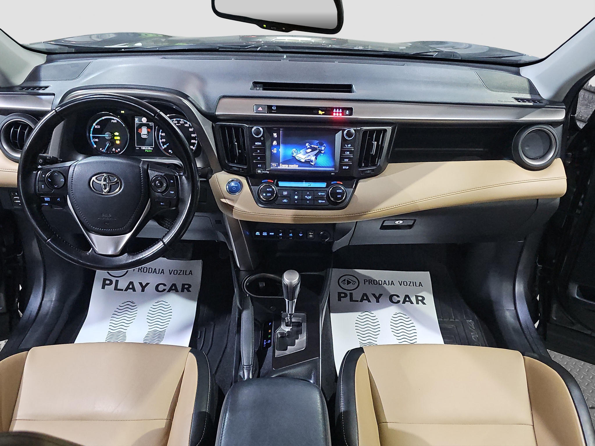 
								Toyota RAV 4 AWD/0DLIČAN full									